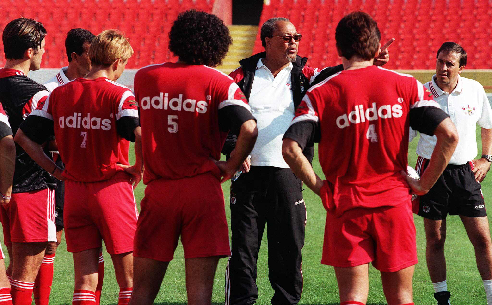 Clubes e personalidades do mundo do futebol recordam Mário Wilson