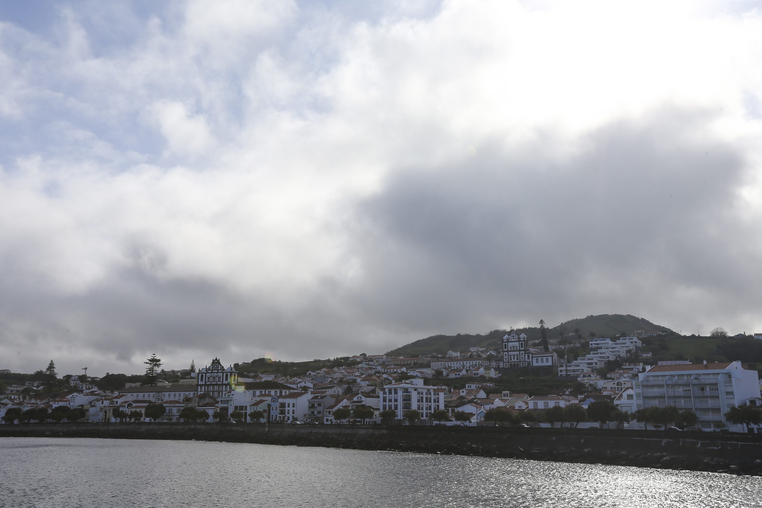 Na ilha do Faial já há uma escola que proíbe a utilização de telemóveis nos recreios