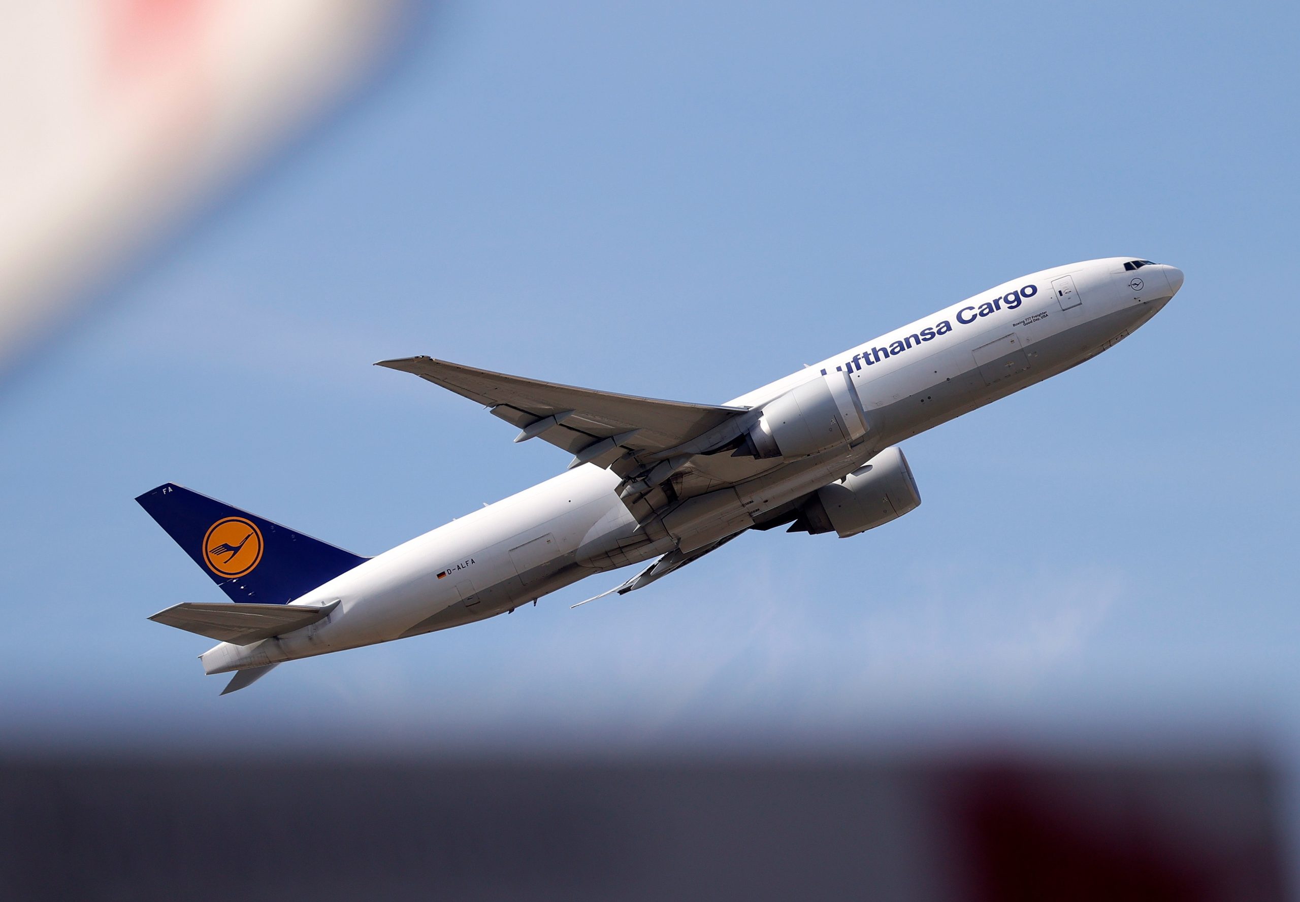 Lufthansa diz que estão em perigo 22.000 empregos devido à pandemia