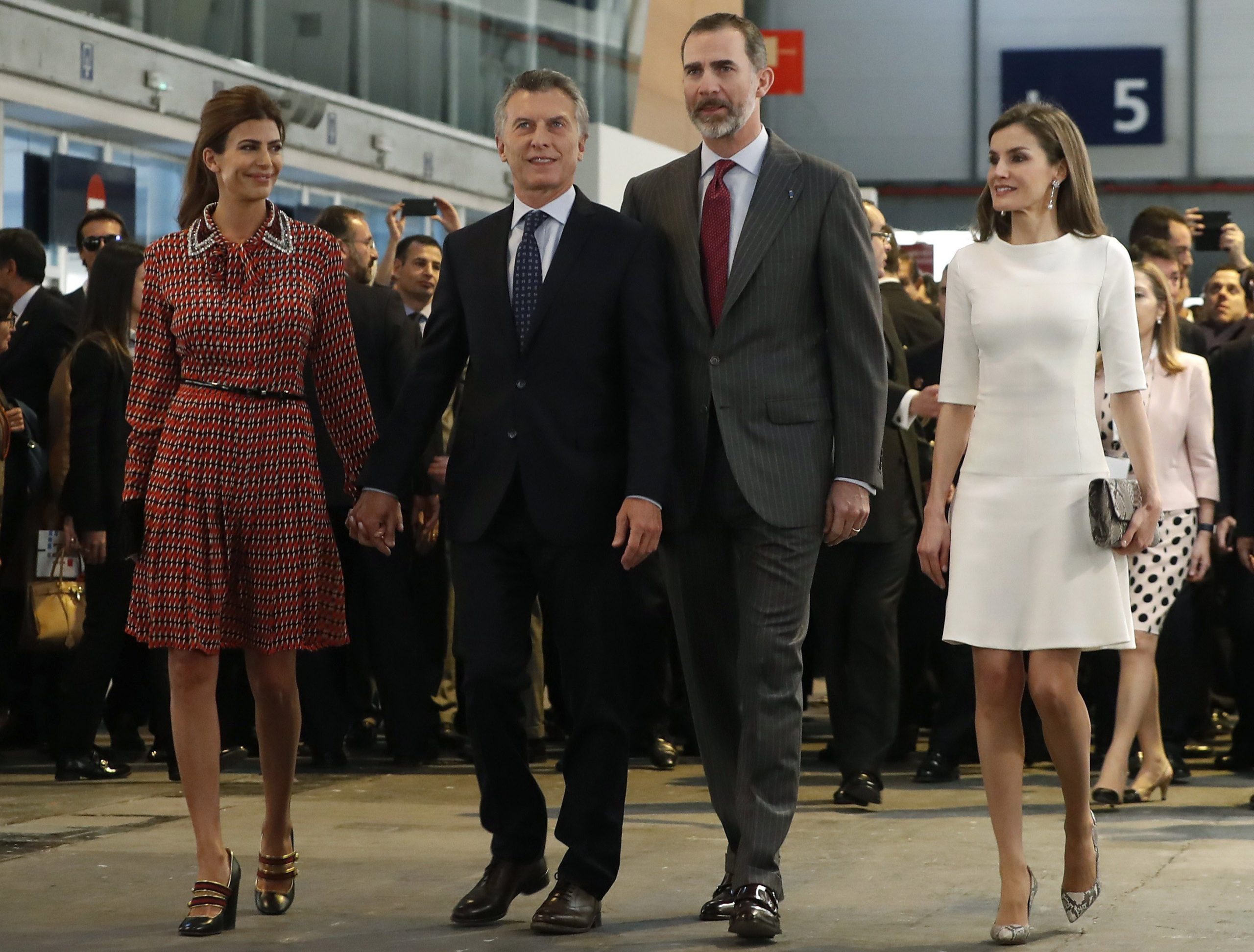 Reis de Espanha visitam expositor português na inauguração da ARCOmadrid 2017
