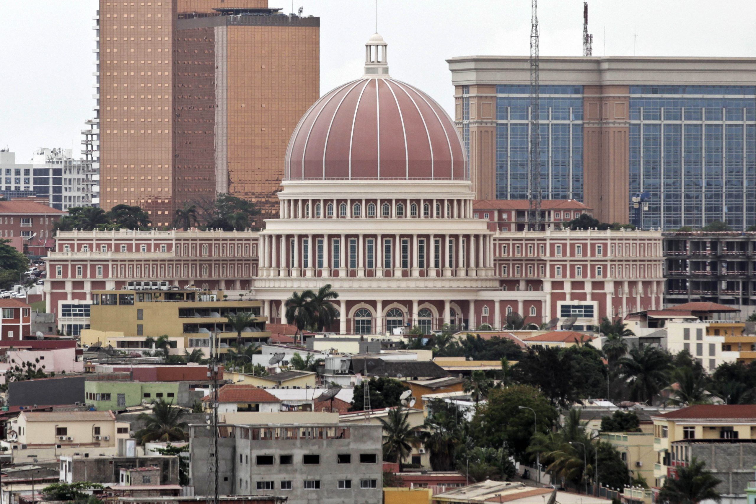 Distribuição da riqueza angolana em debate na Assembleia Nacional