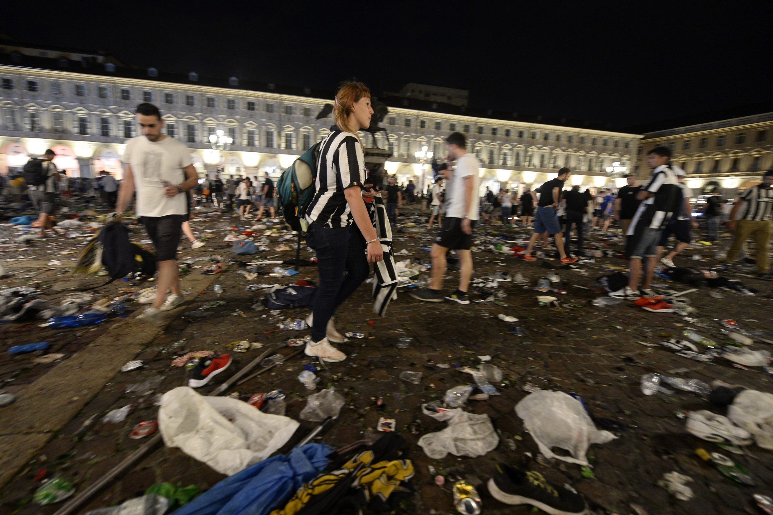 Pânico na final da Liga dos Campeões provoca mais de mil feridos em Turim