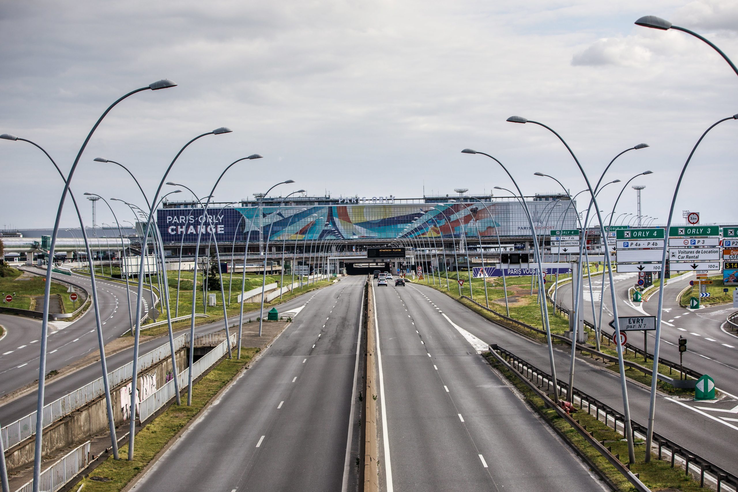 França: sindicatos convocam greve nos aeroportos de Paris a 17 de julho