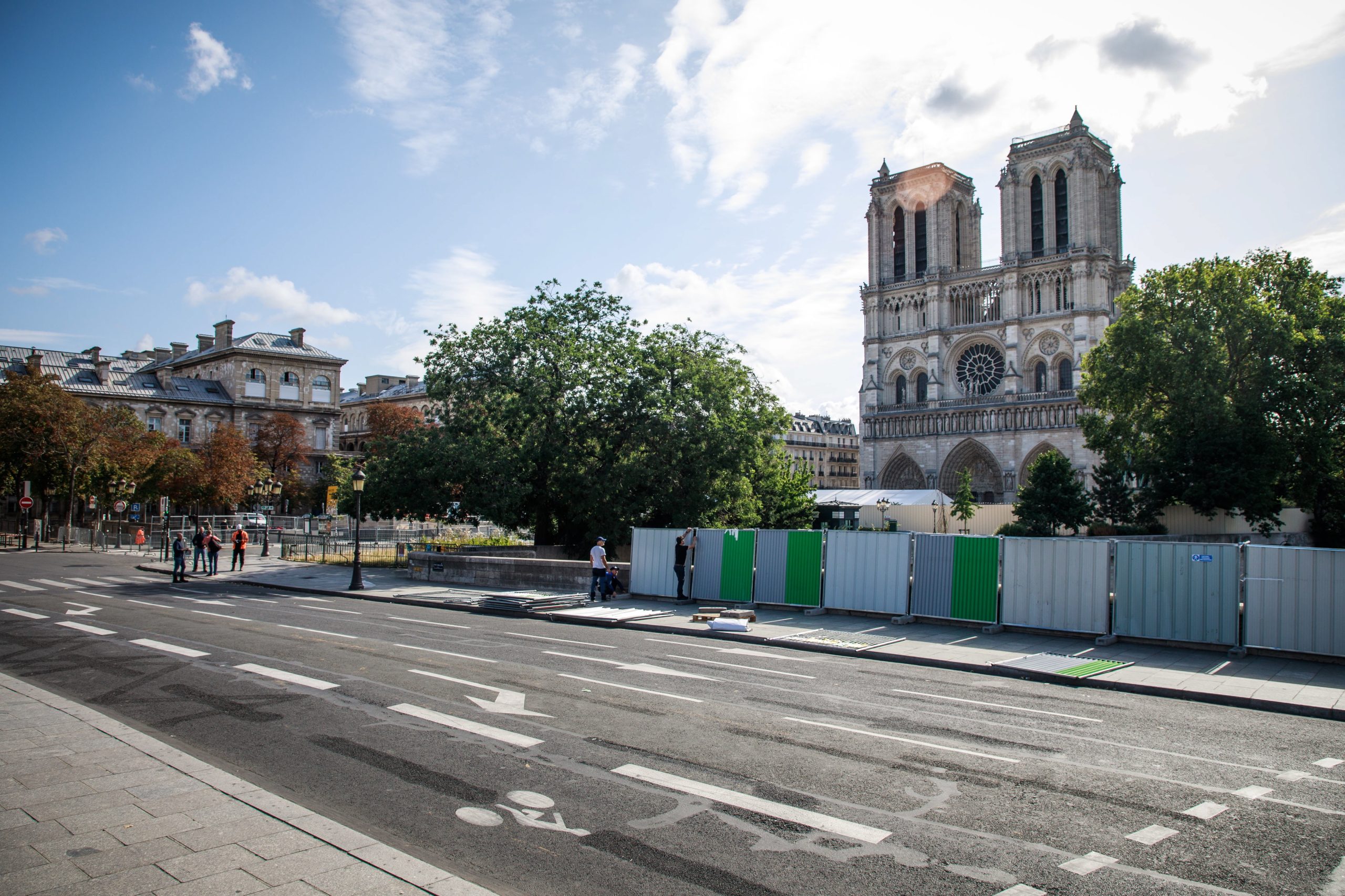 Ministério da Cultura anuncia queda de pedras do teto da catedral de Notre-Dame