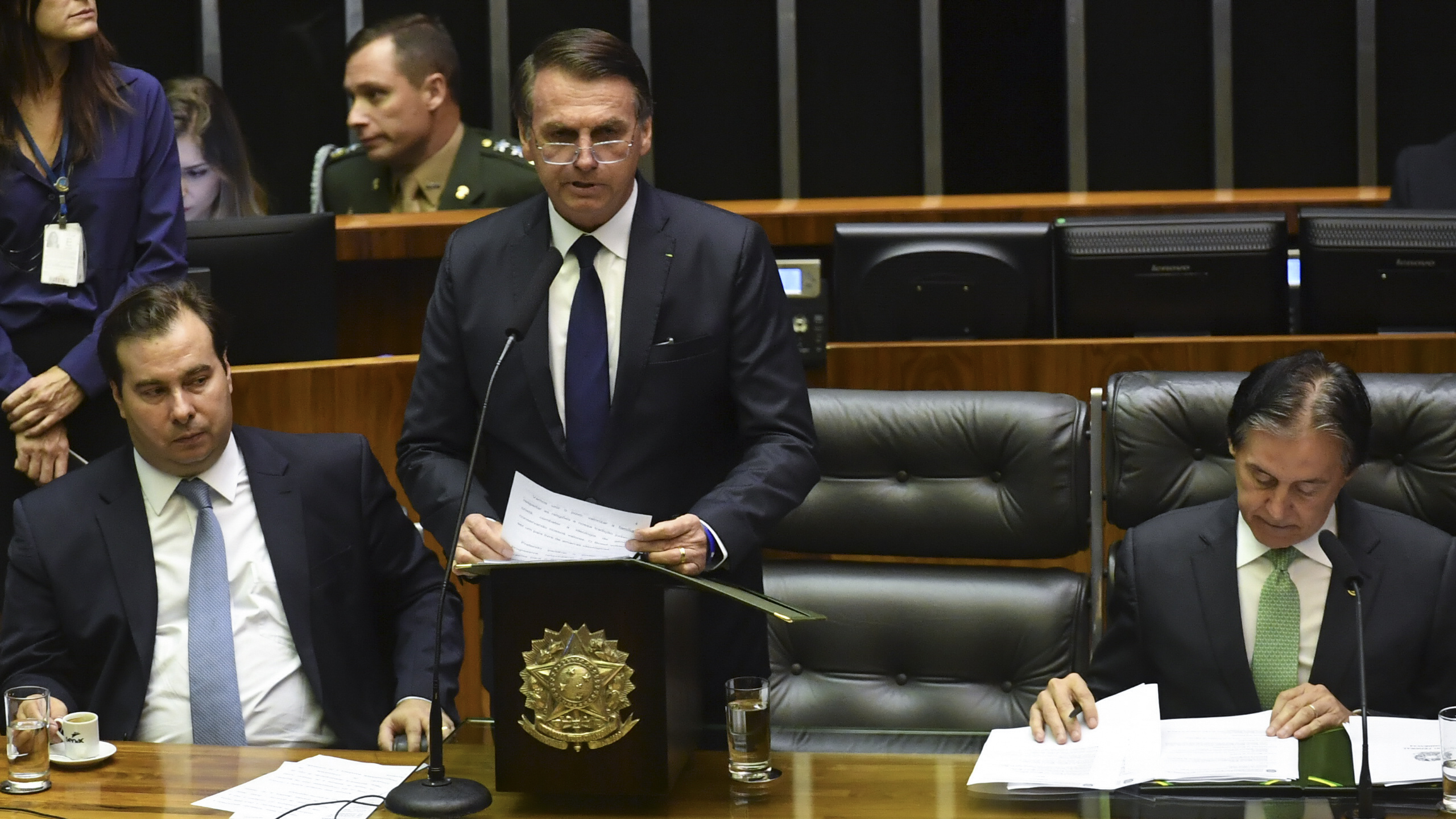 Jair Bolsonaro: “Prometo defender e cumprir a Constituição, promover o bem-geral do povo brasileiro”