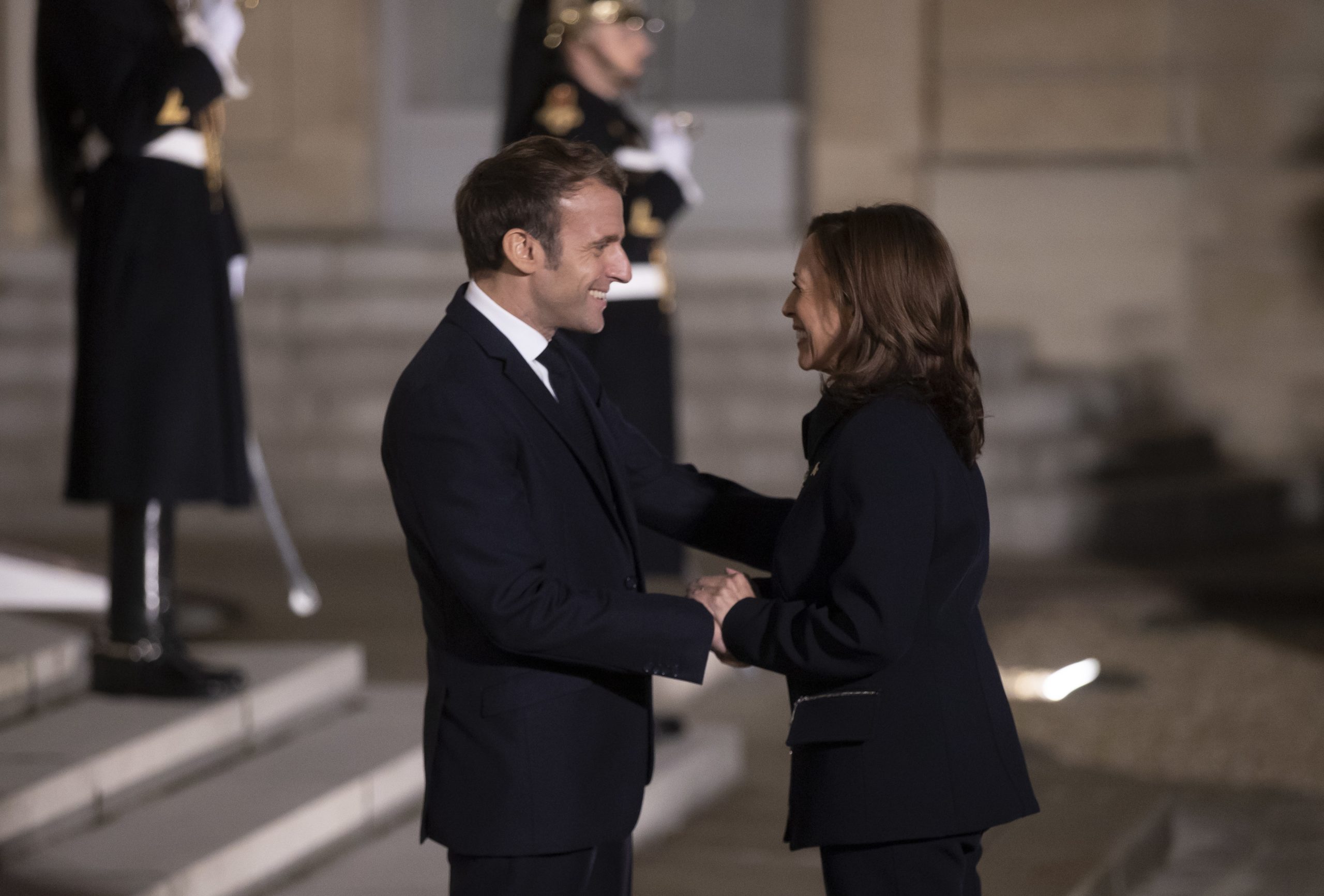 Emmanuel Macron e Kamala Harris consideram cooperação franco-norte-americana “essencial”