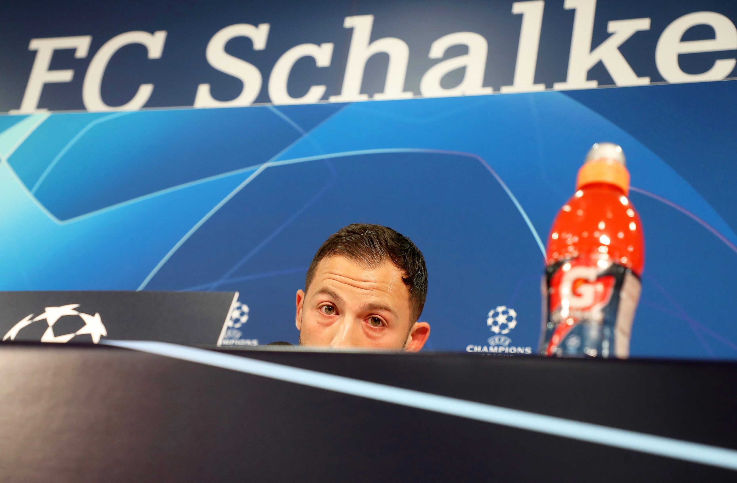 Schalke 04 despede treinador Domenico Tedesco