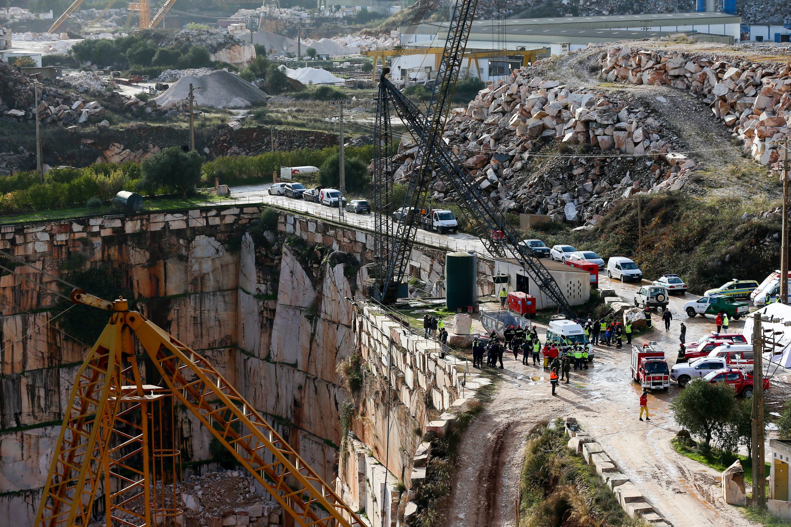 Derrocada em estrada afeta abastecimento de água a Vila Viçosa