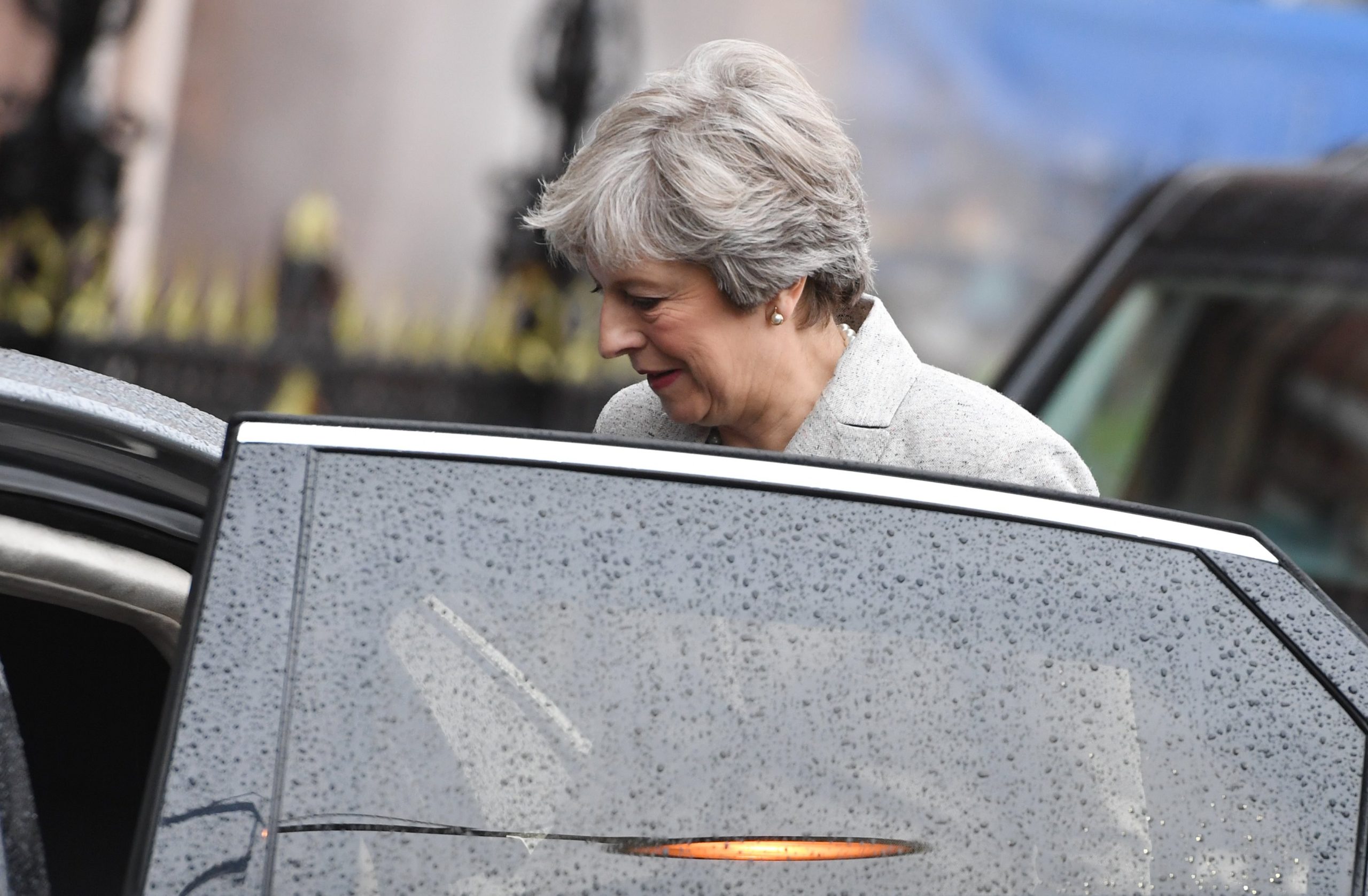 Brexit abriu divisões no Governo britânico, mas May reitera que executivo está unido