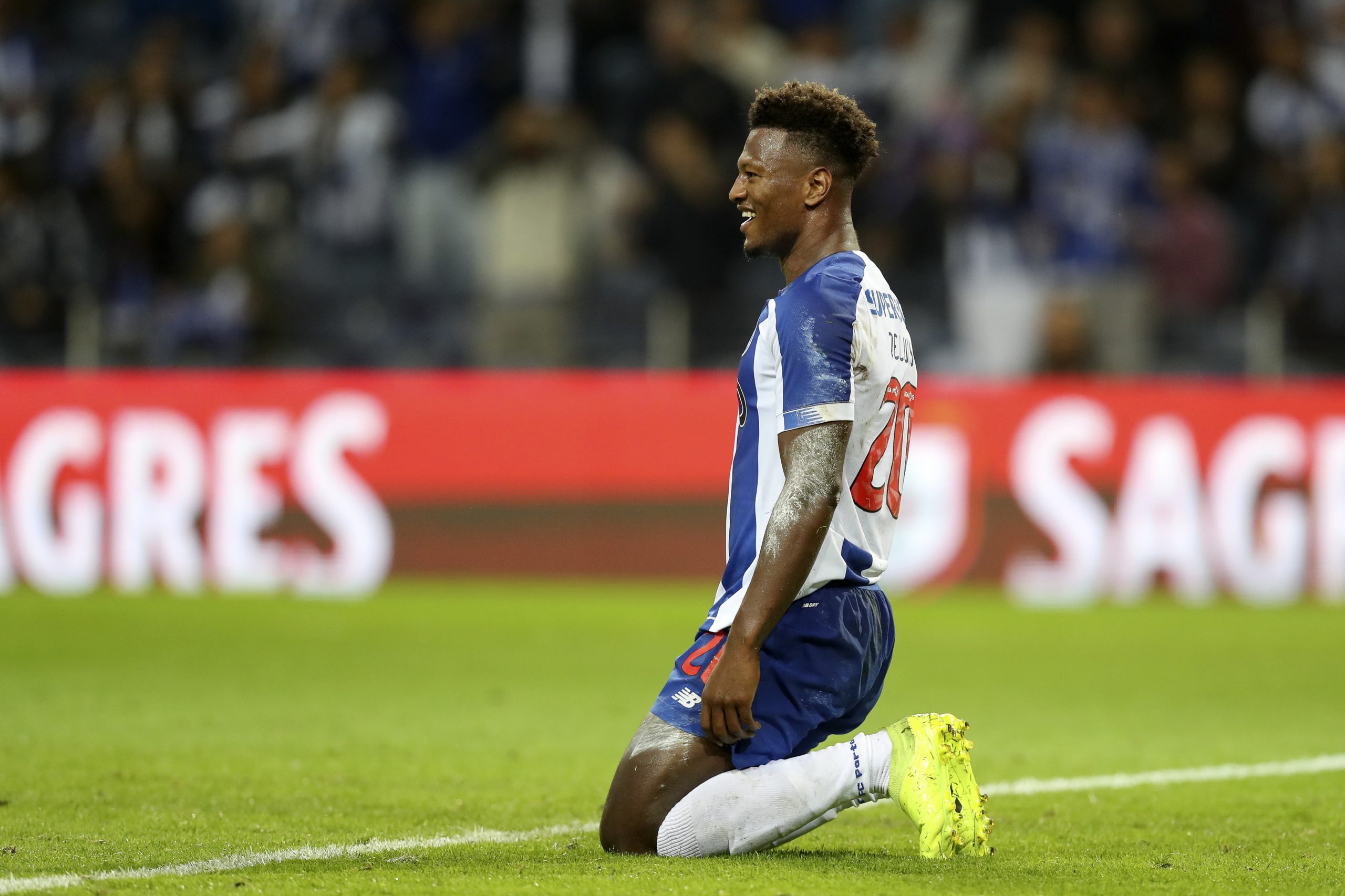 FC Porto iguala Benfica na liderança provisória ao vencer Santa Clara