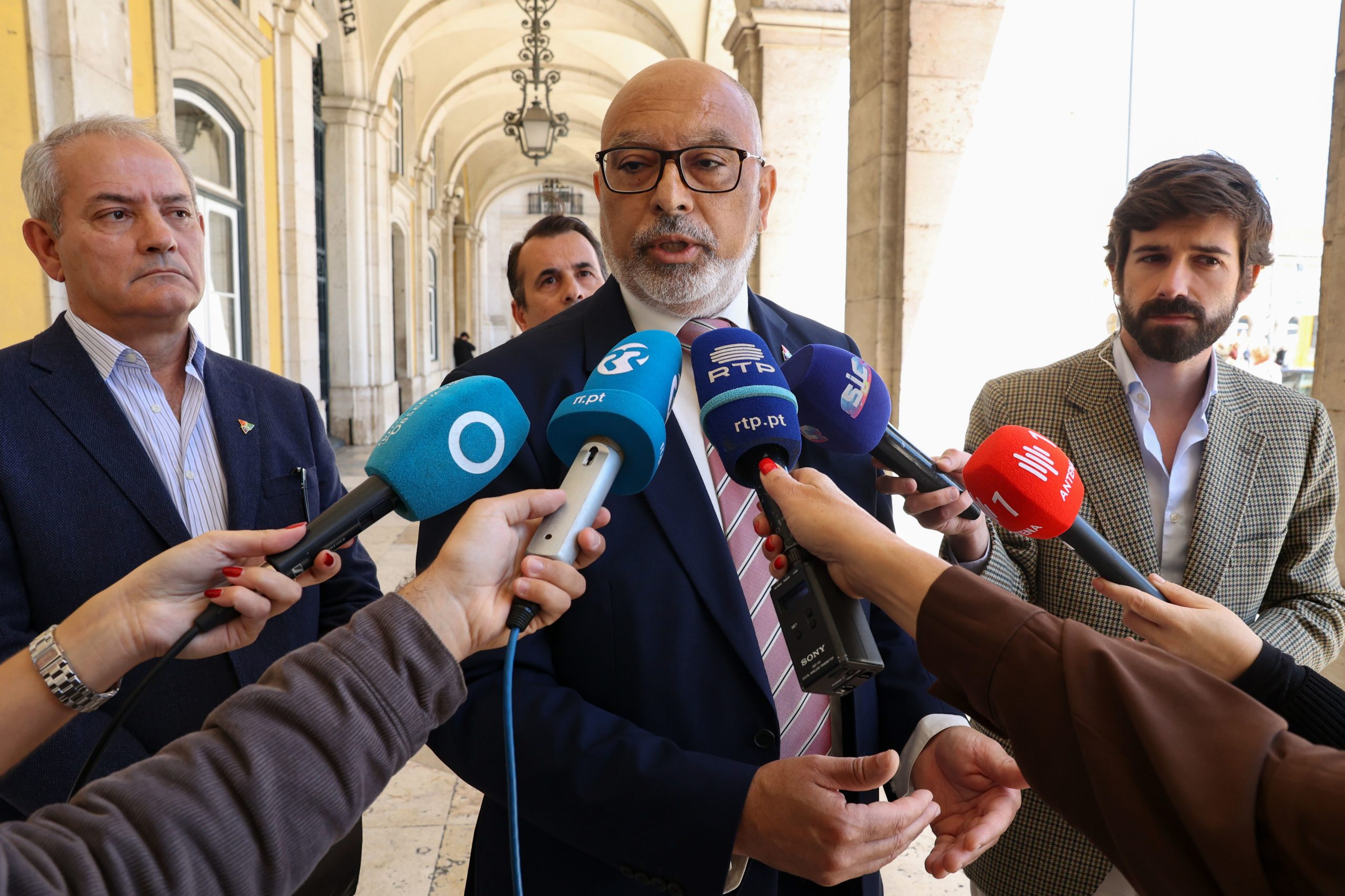 Guardas prisionais dizem que proposta de suplemento do Governo é humilhante