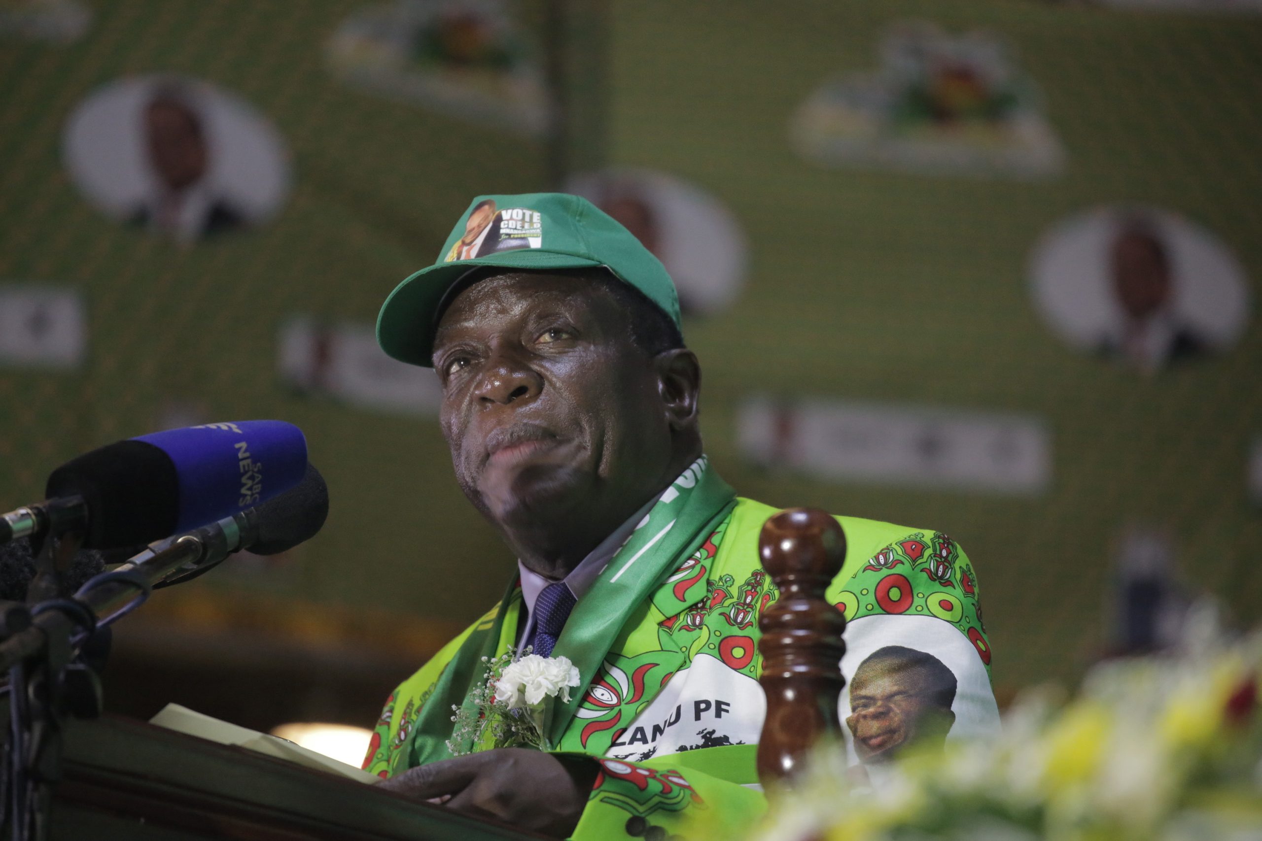 Presidente do Zimbabué espera “pacientemente” resultados das eleições