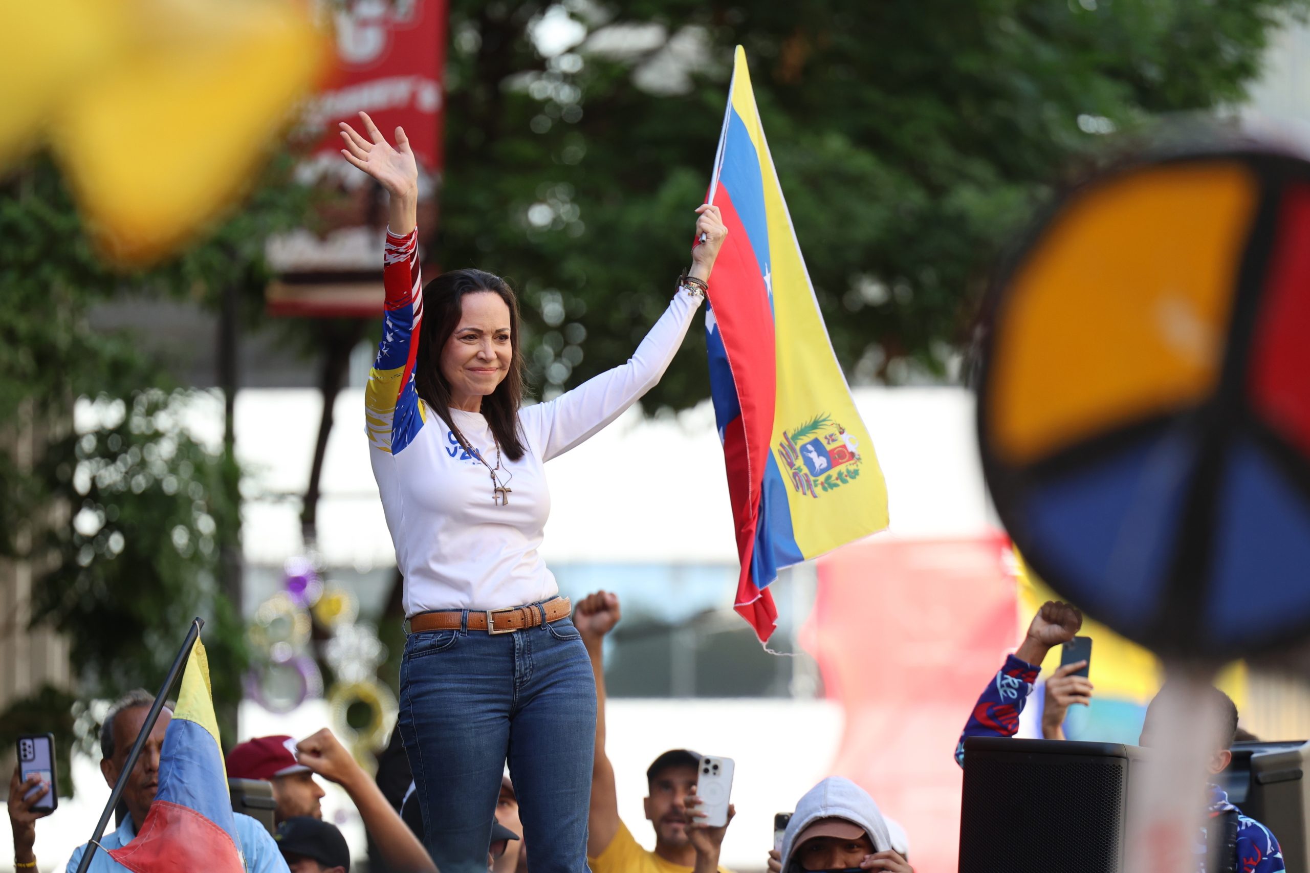 María Corina Machado recebe Nobel da Paz em Oslo após fuga secreta da Venezuela
