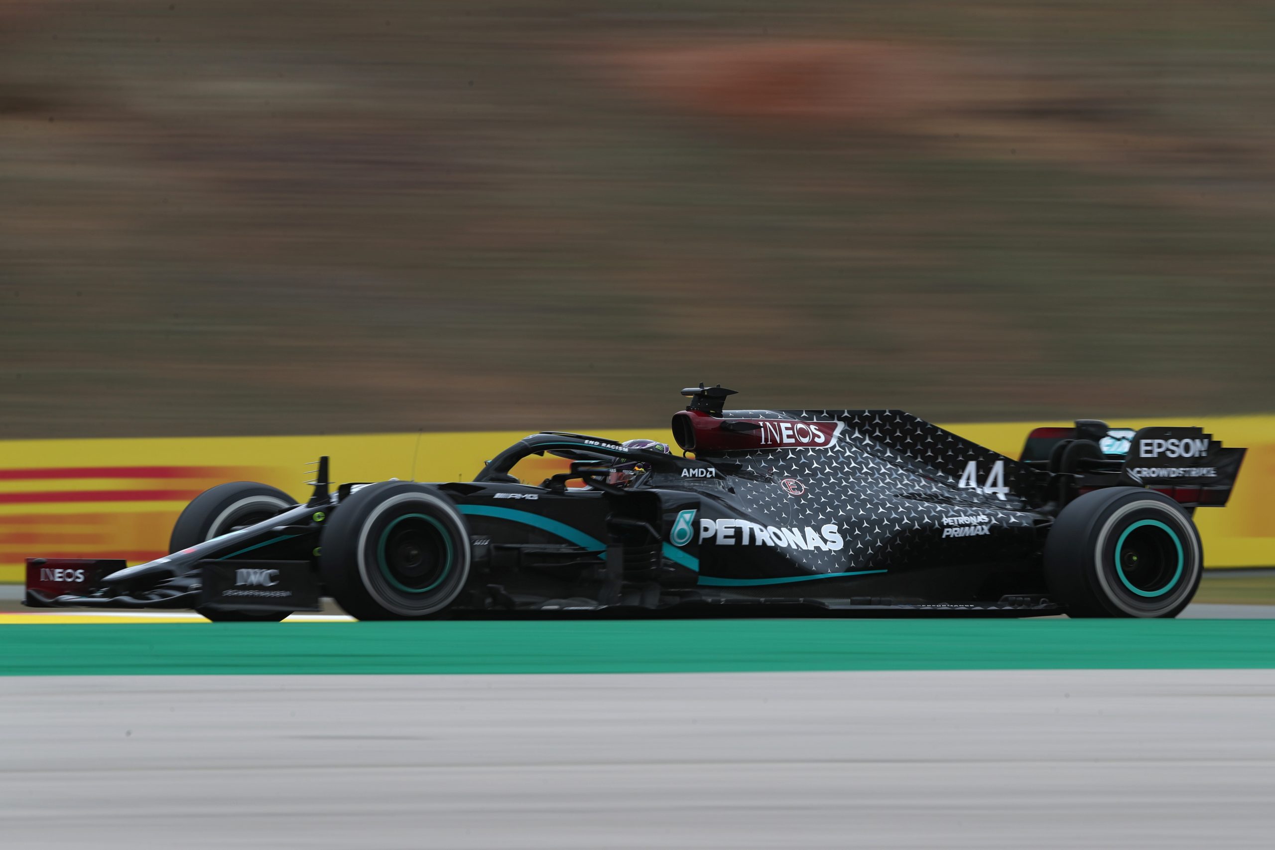 Faz-se história em Portimão, Hamilton vence o seu 92.º Grande Prémio. Acompanhe aqui ao minuto