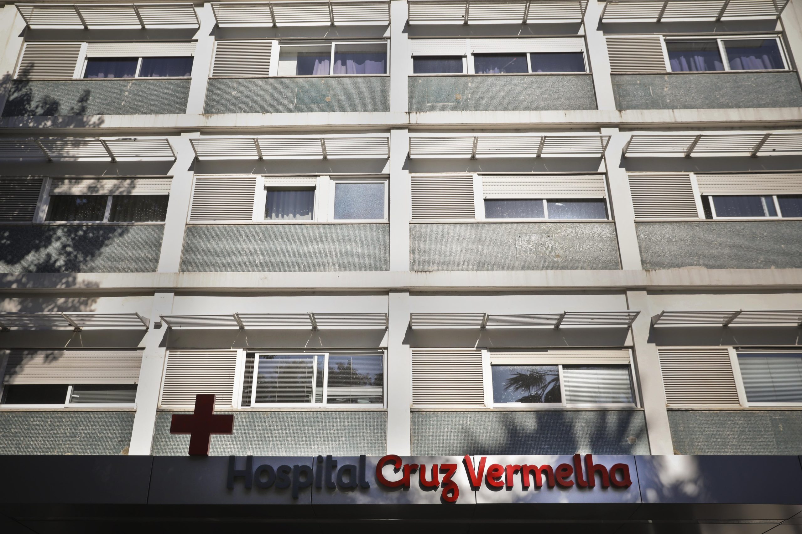 Adesão à greve dos trabalhadores do Hospital da Cruz Vermelha é de 90%