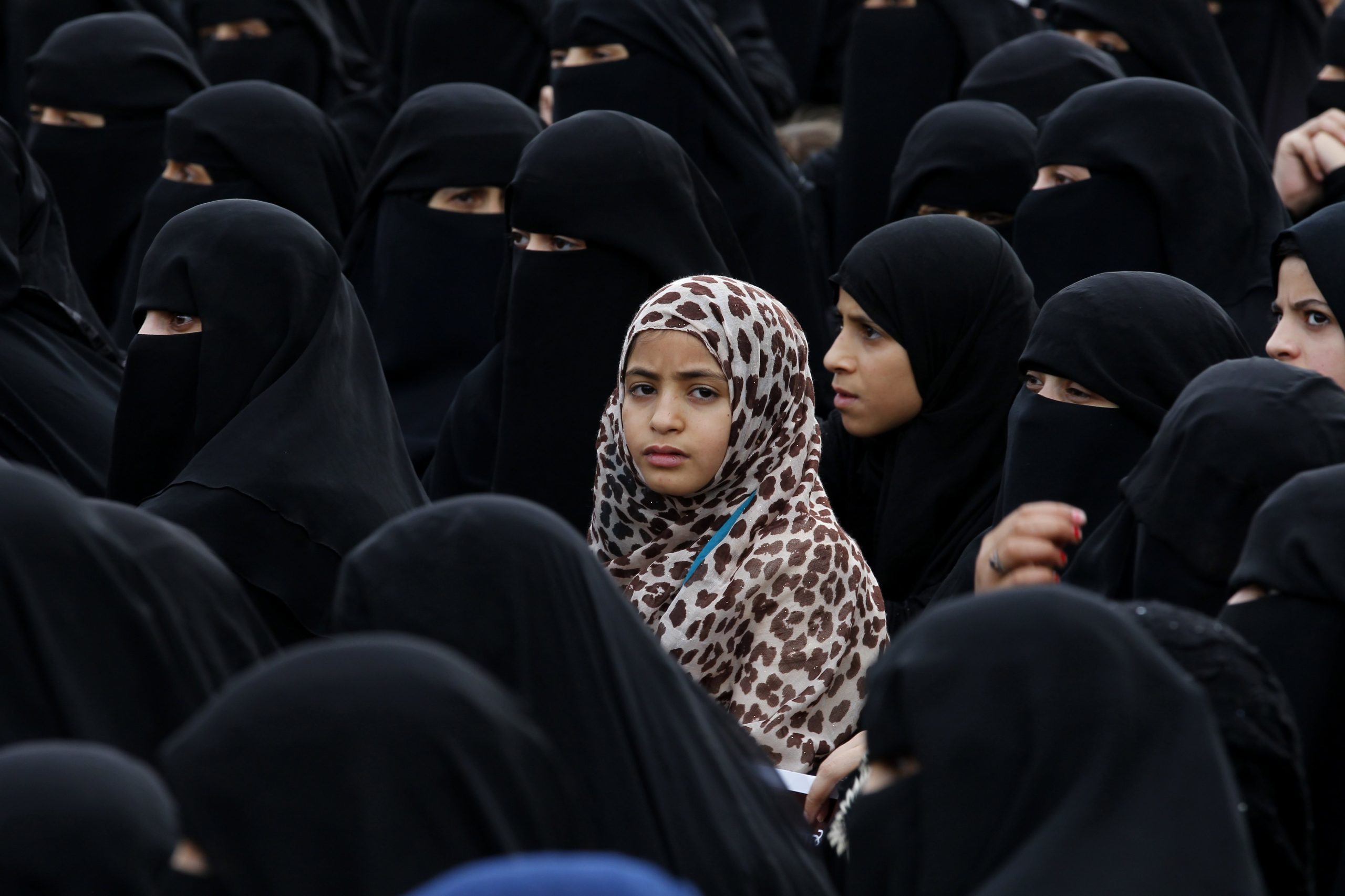 ONU diz que quase 2.000 crianças recrutadas pelos houthi morreram no campo de batalha no Iémen