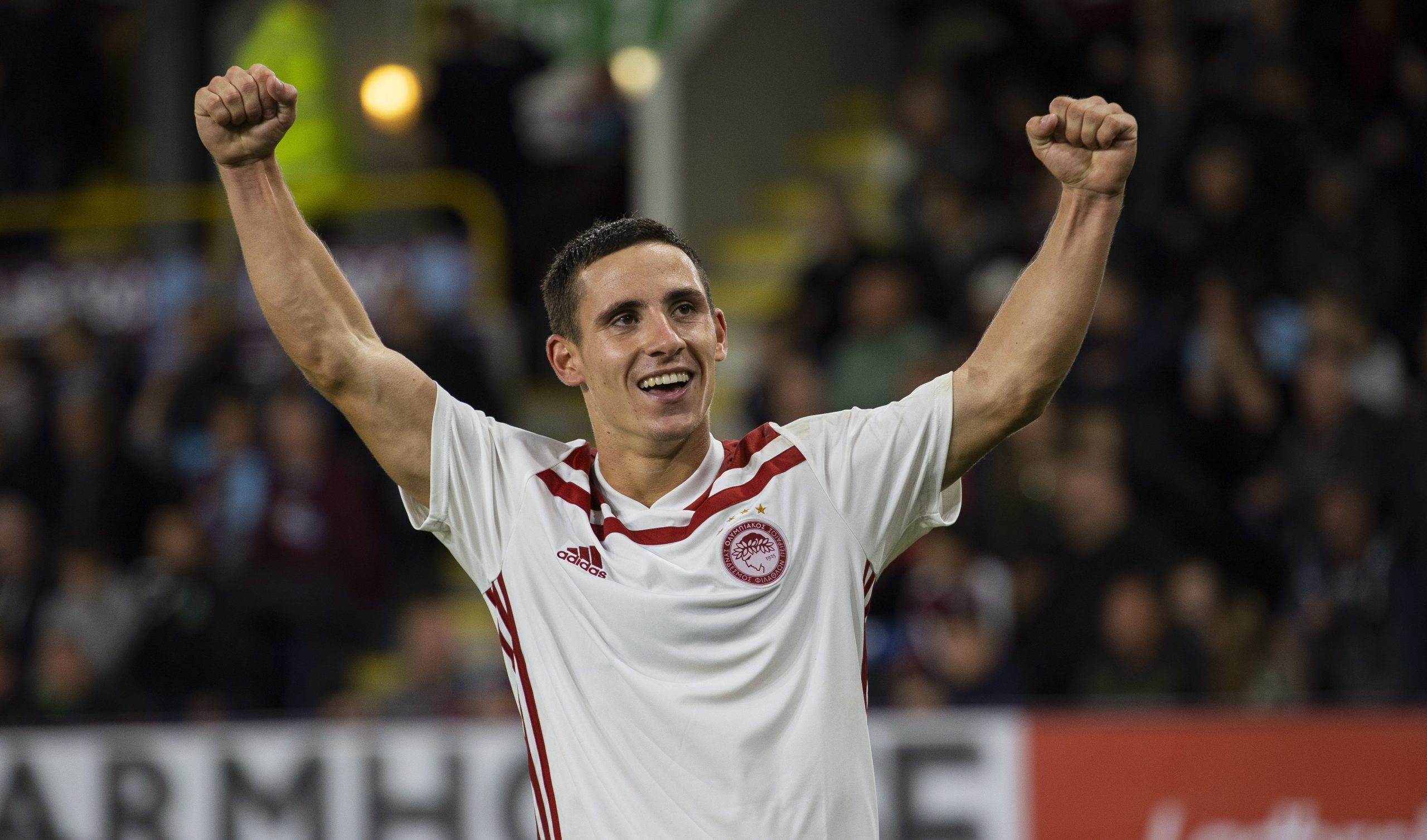 Olympiacos paga sete milhões de euros ao Sporting por Podence