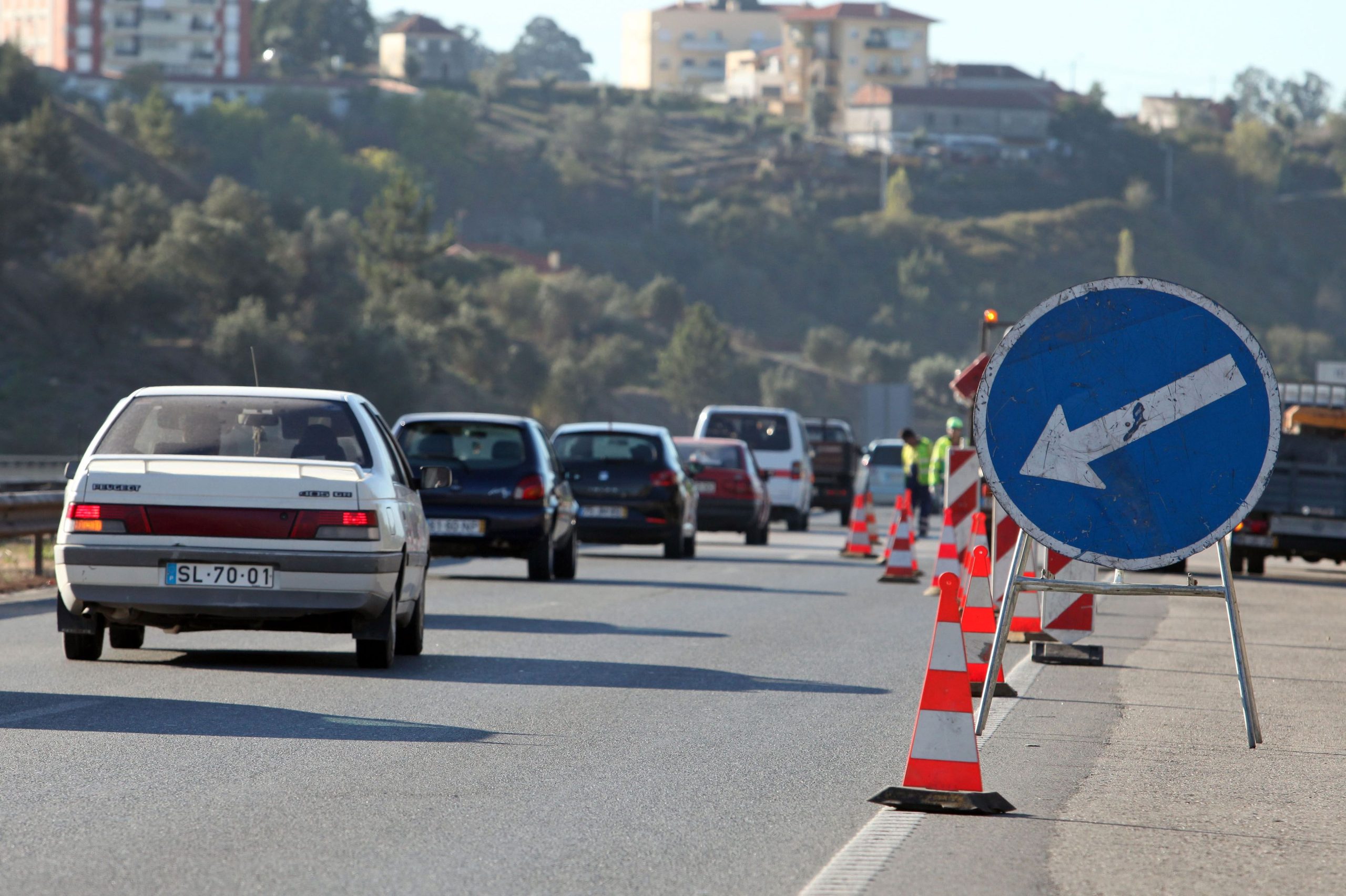 Coimbra: Câmara quer cortar no estacionamento na Alta Universitária e pedonalizar Rua Larga
