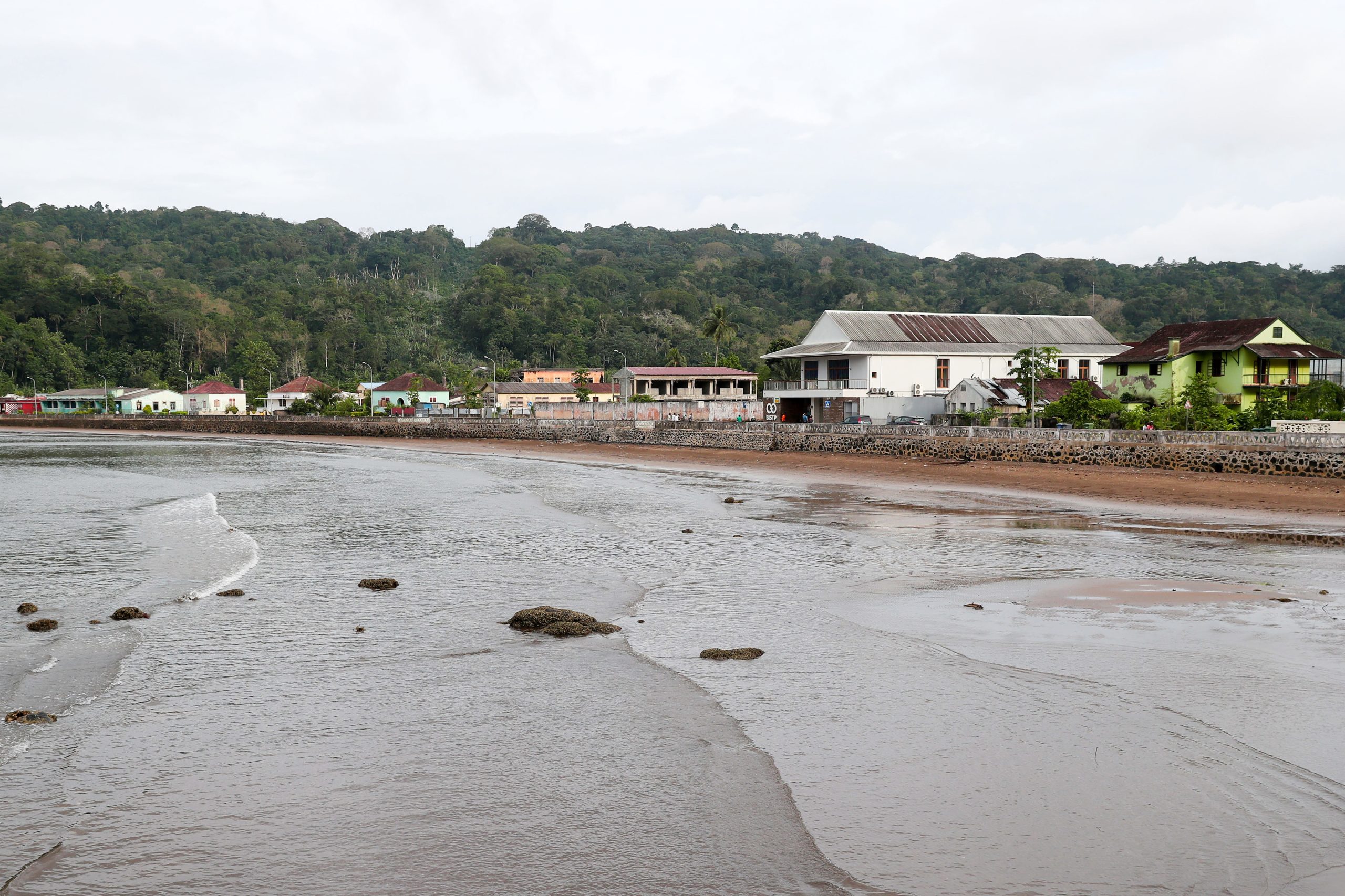 Covid-19: Passageiros de Lisboa chegados a São Tomé levados para quarentena obrigatória