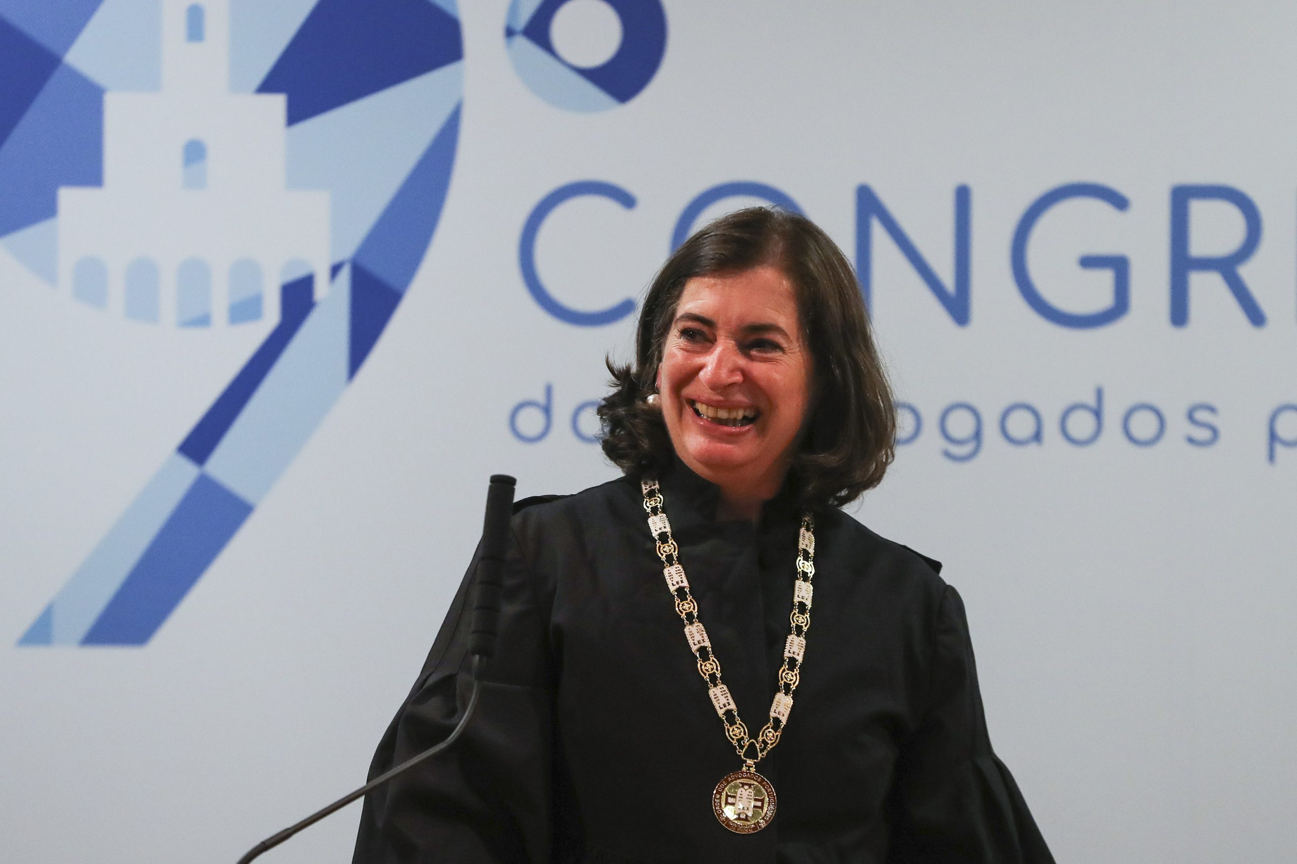 Bastonária dos advogados diz ser injusto culpar operadores judiciários pelo estado da Justiça