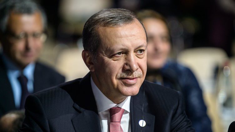 Turquia prolonga do estado de emergência por três meses