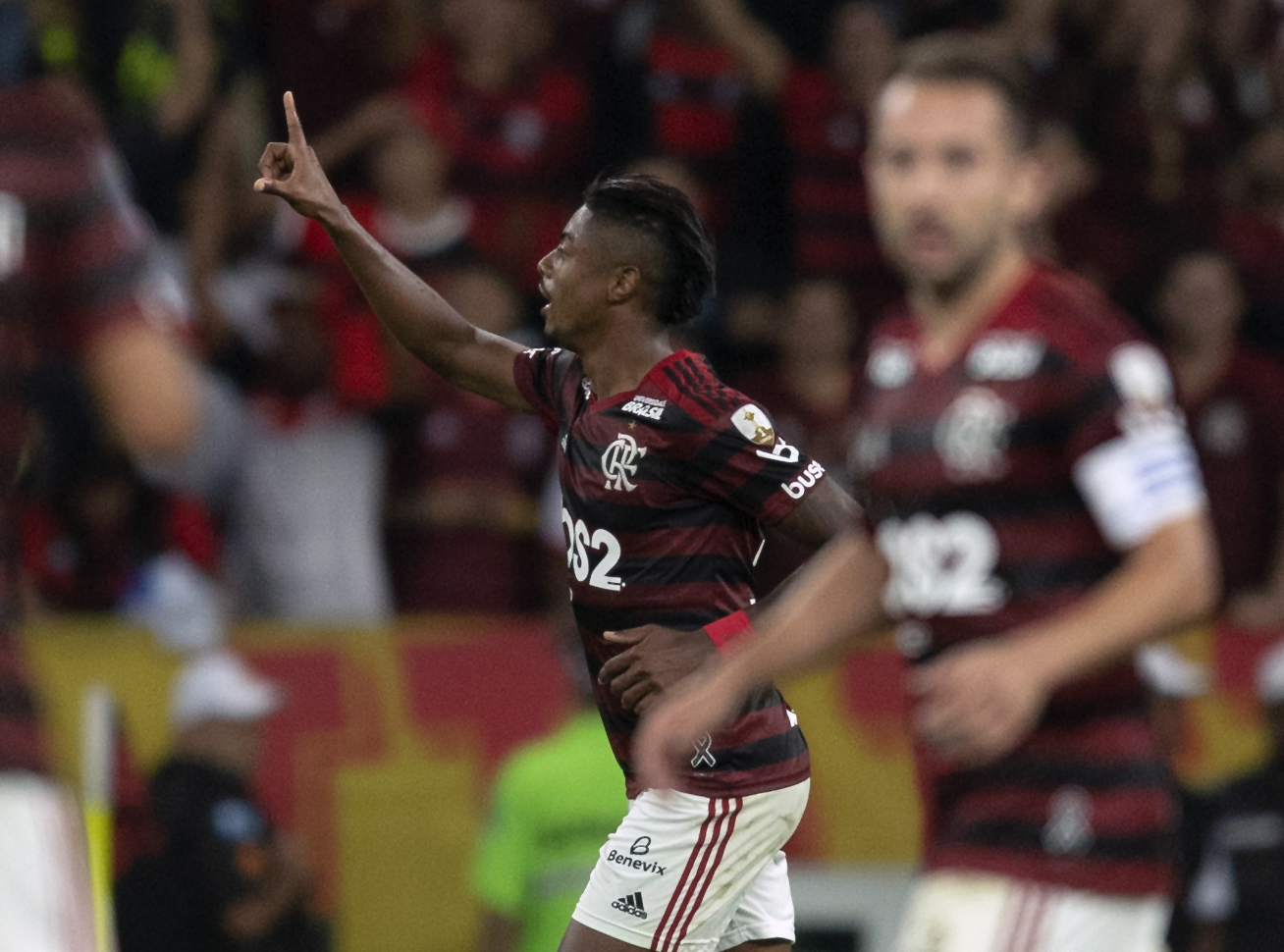 Bruno Henrique garante triunfo do líder Flamengo na visita ao Chapecoense