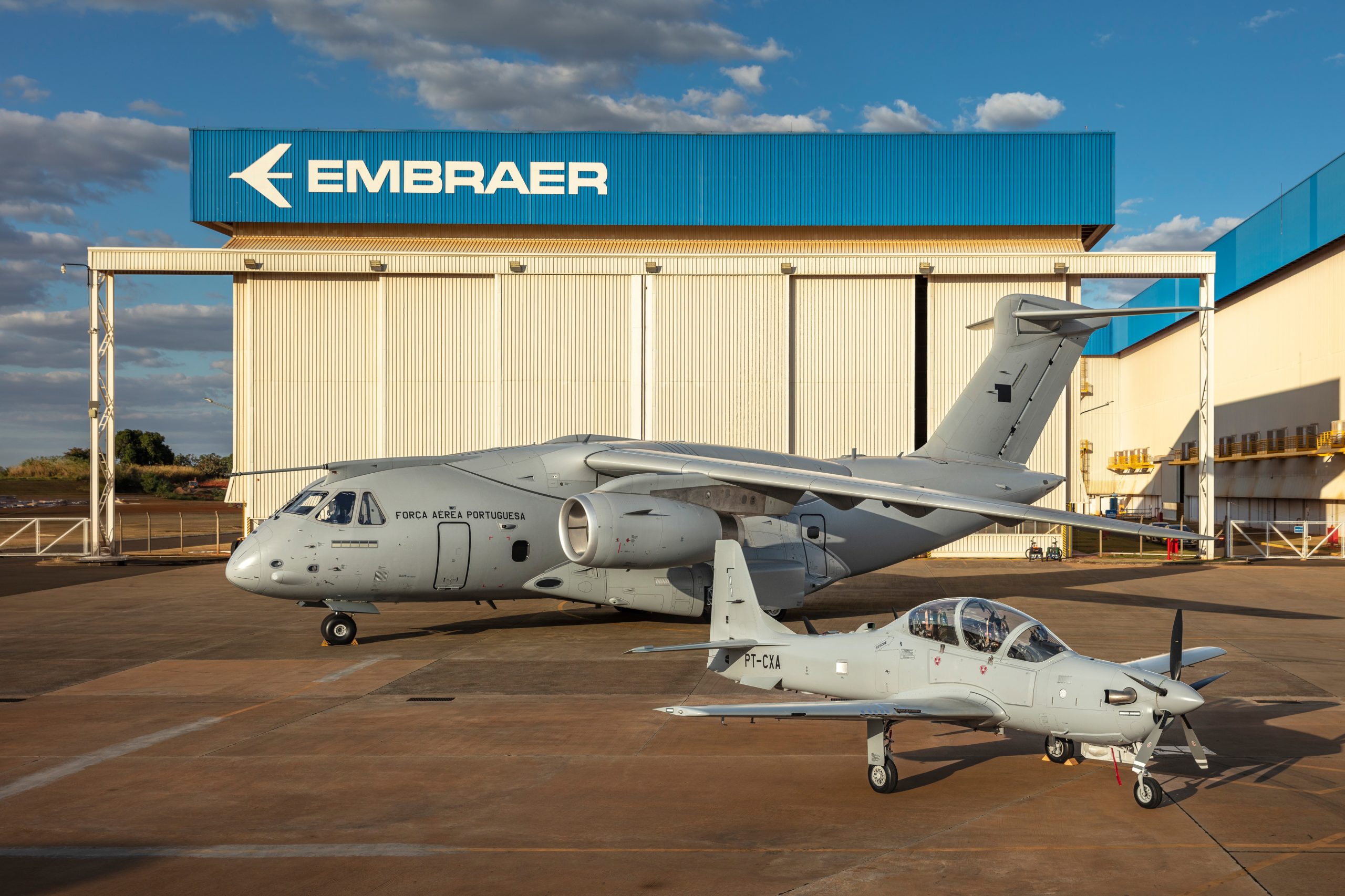 KC-390 Millennium e A-29N Super Tucano. As duas aeronaves que contribuem para a modernização da Força Aérea Portuguesa