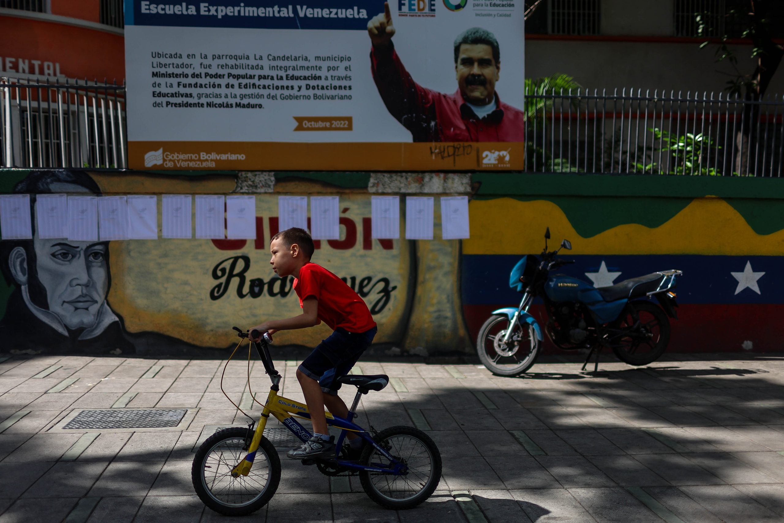 Poucas mercadorias e os preços altos. População venezuelana enfrenta dias difícieis