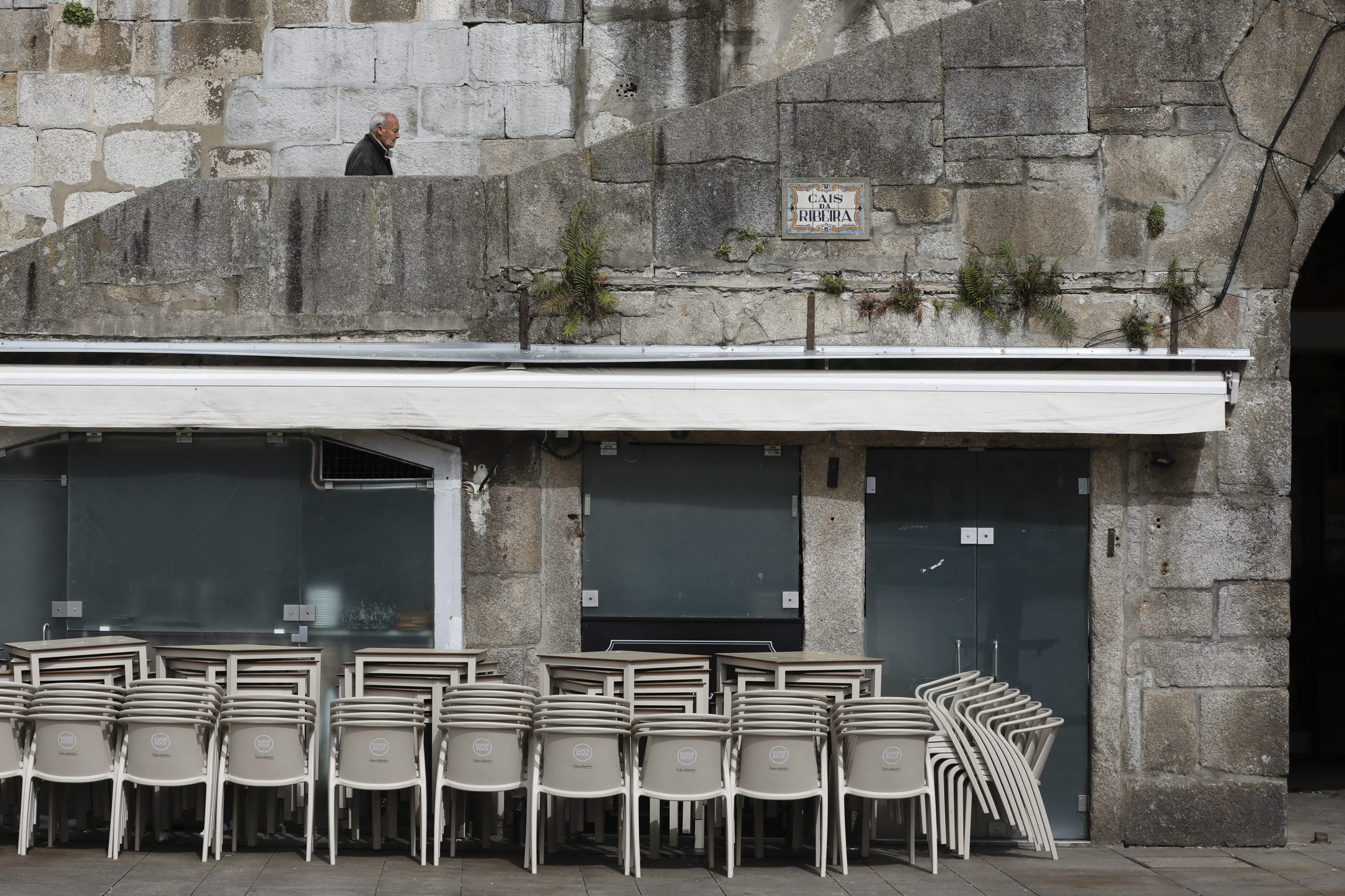 Associação Comercial do Porto pede ao governo para suspender impostos às empresas