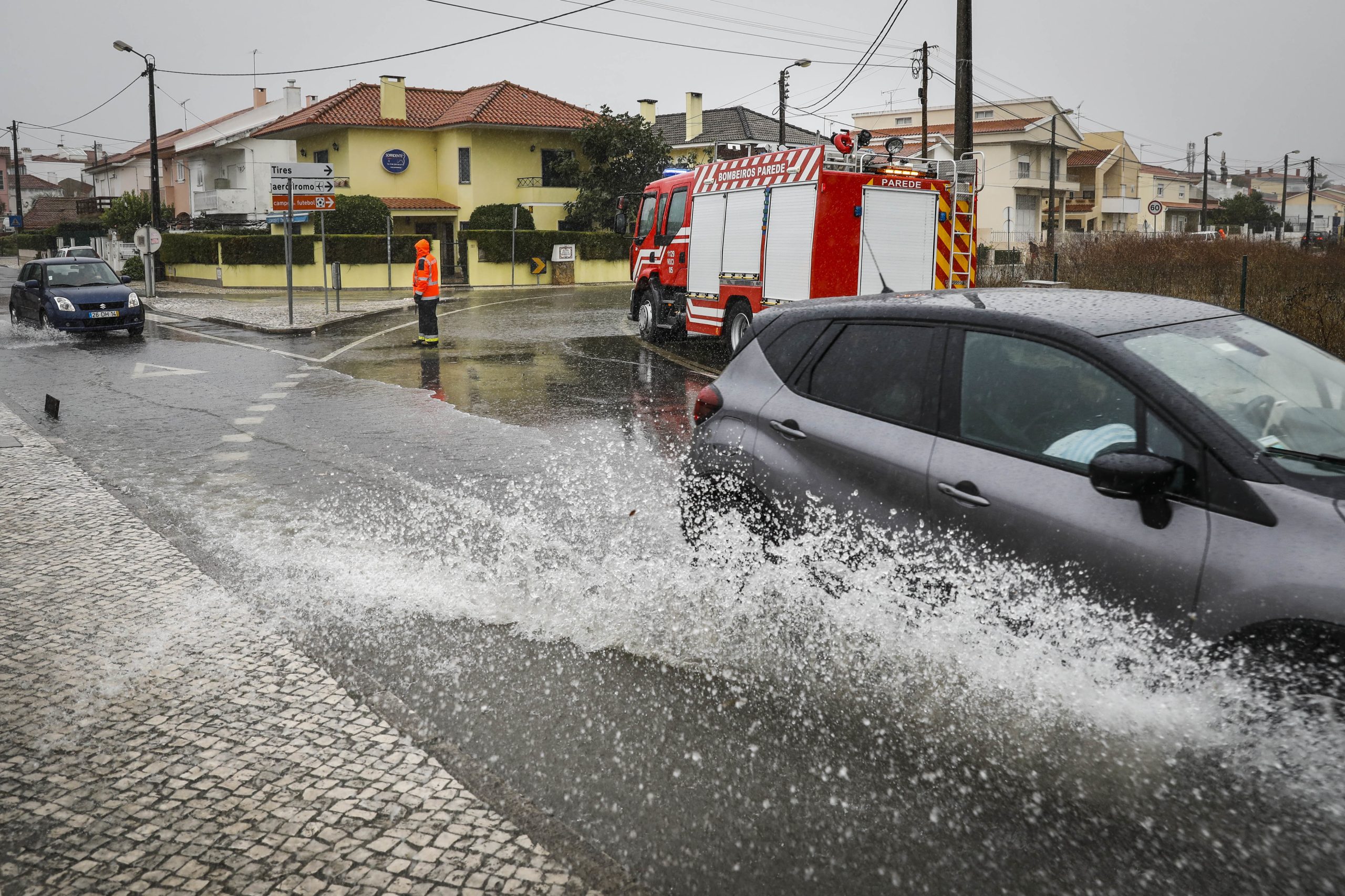 Mau tempo: Proteção Civil registou 472 ocorrências até às 16:00, cerca de metade em Lisboa