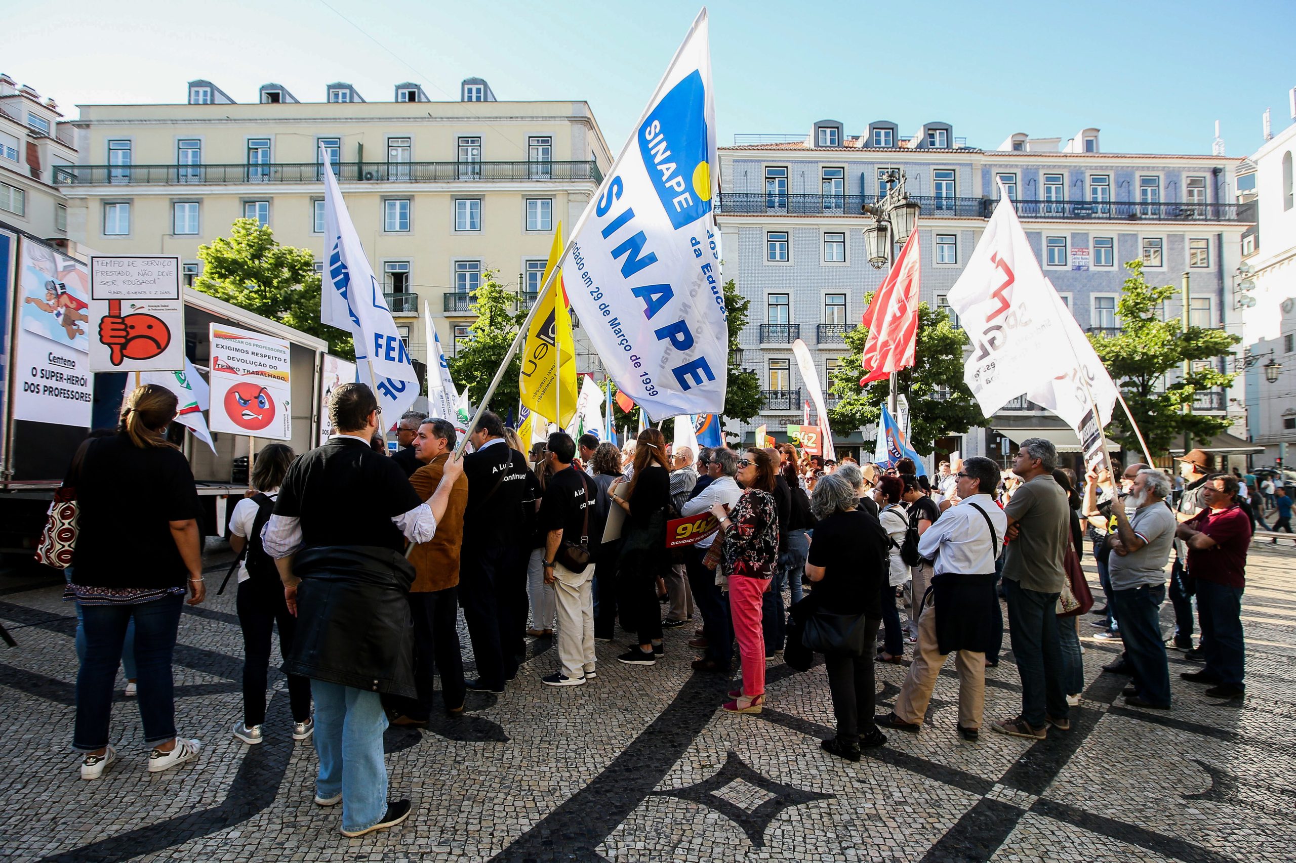 PSD quer devolver todo o tempo aos professores e rever Lei de Bases da Educação