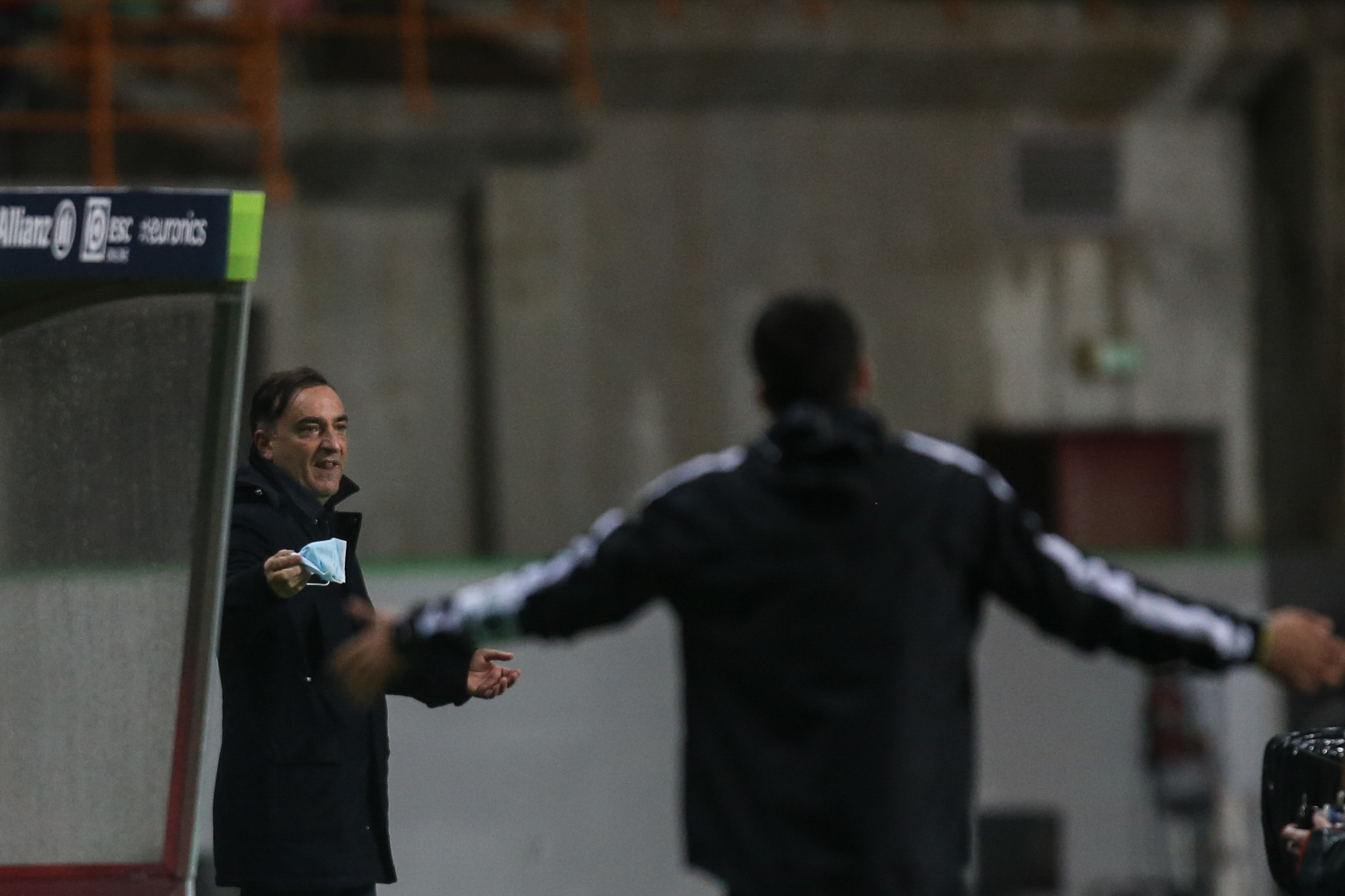 Rúben Amorim e Carlos Carvalhal multados por expulsões na final da Taça da Liga