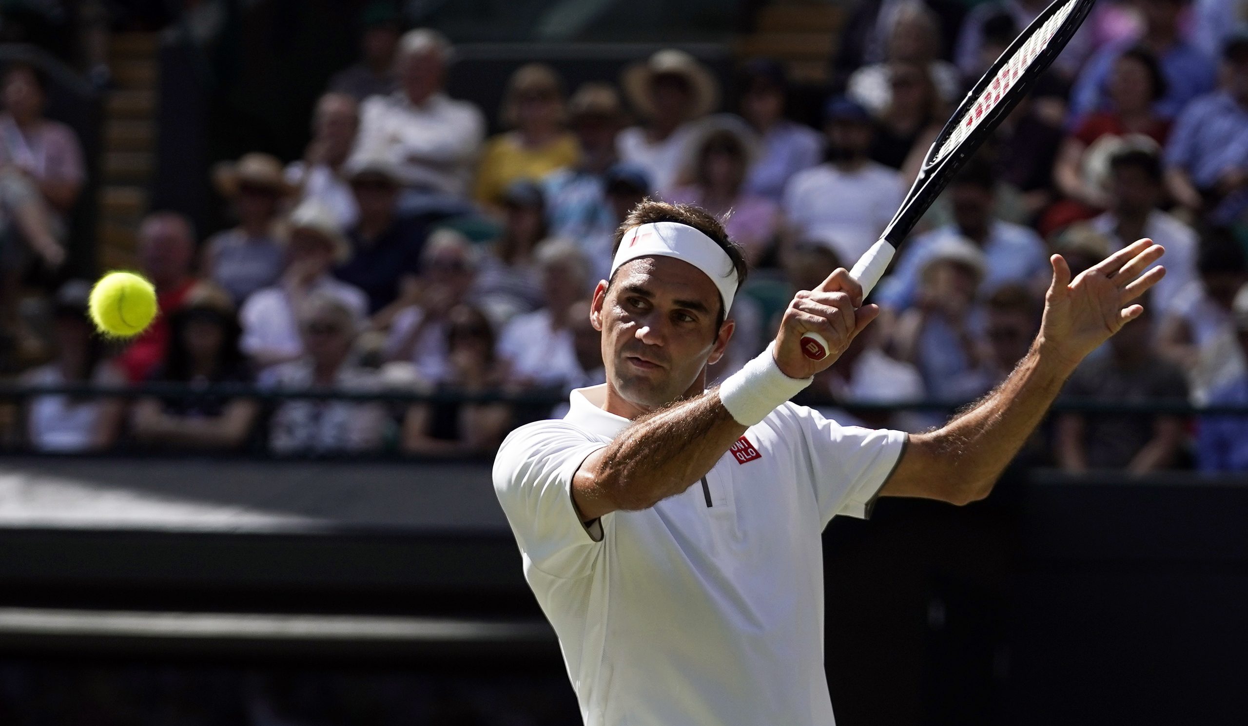 Federer tranquilamente na terceira ronda de Wimbledon
