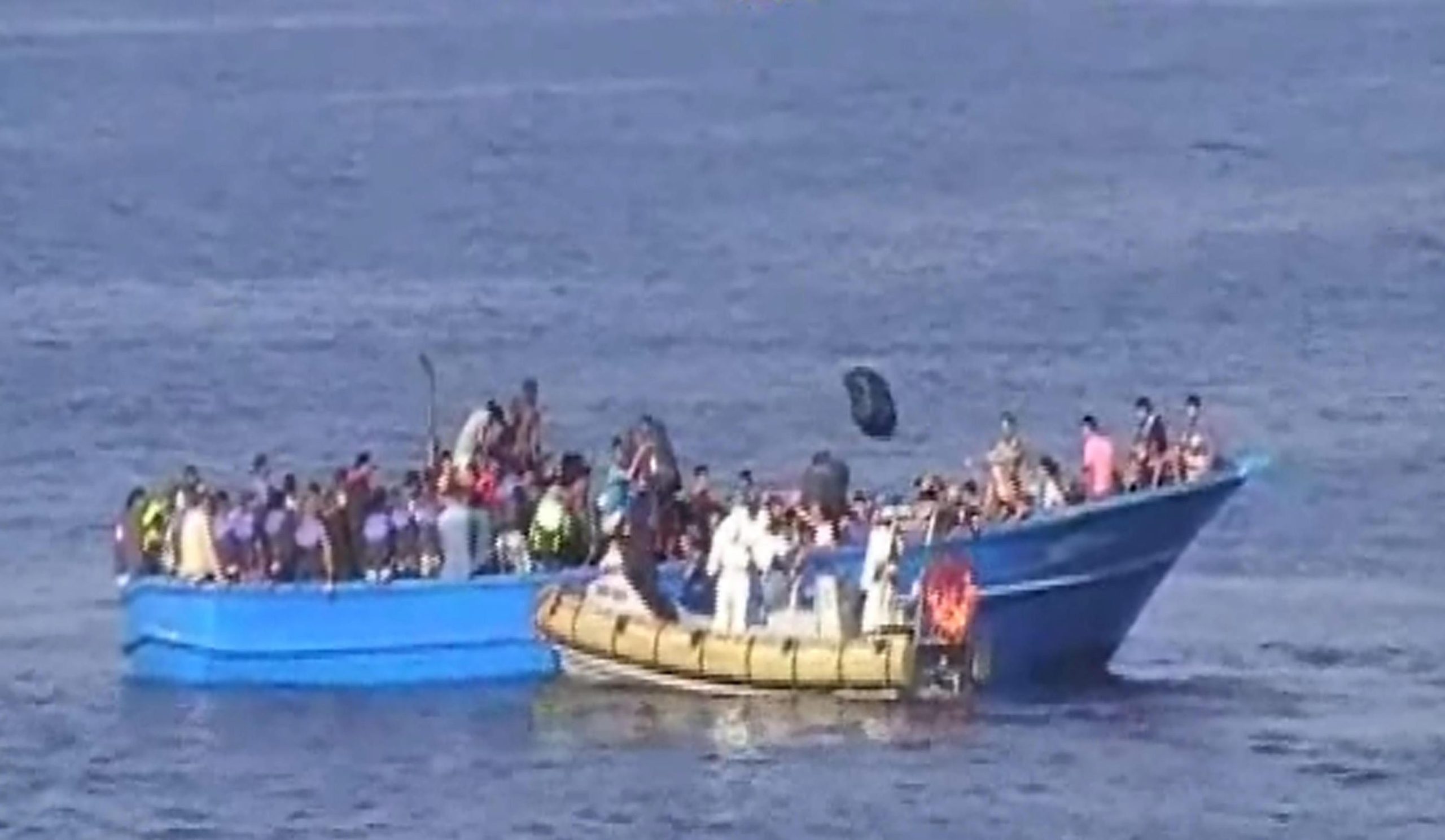 Marinha portuguesa interceta barco com 34 migrantes ilegais ao largo de Lampedusa