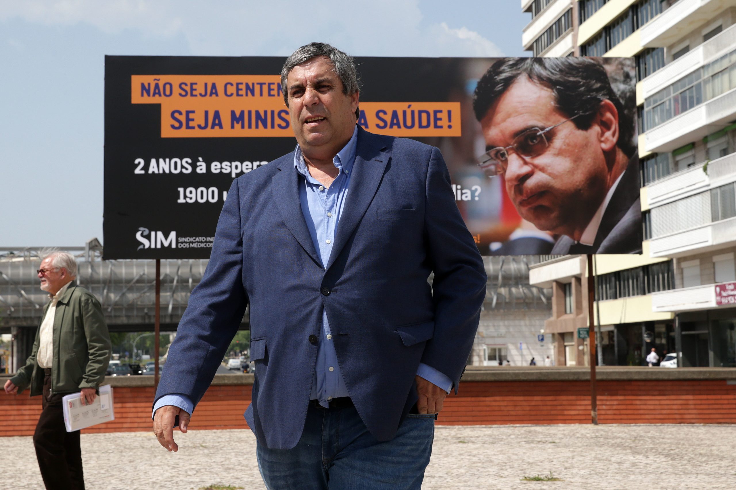 Sindicato põe cartazes em Lisboa a pedir ao ministro da Saúde para que “não seja Centeno”