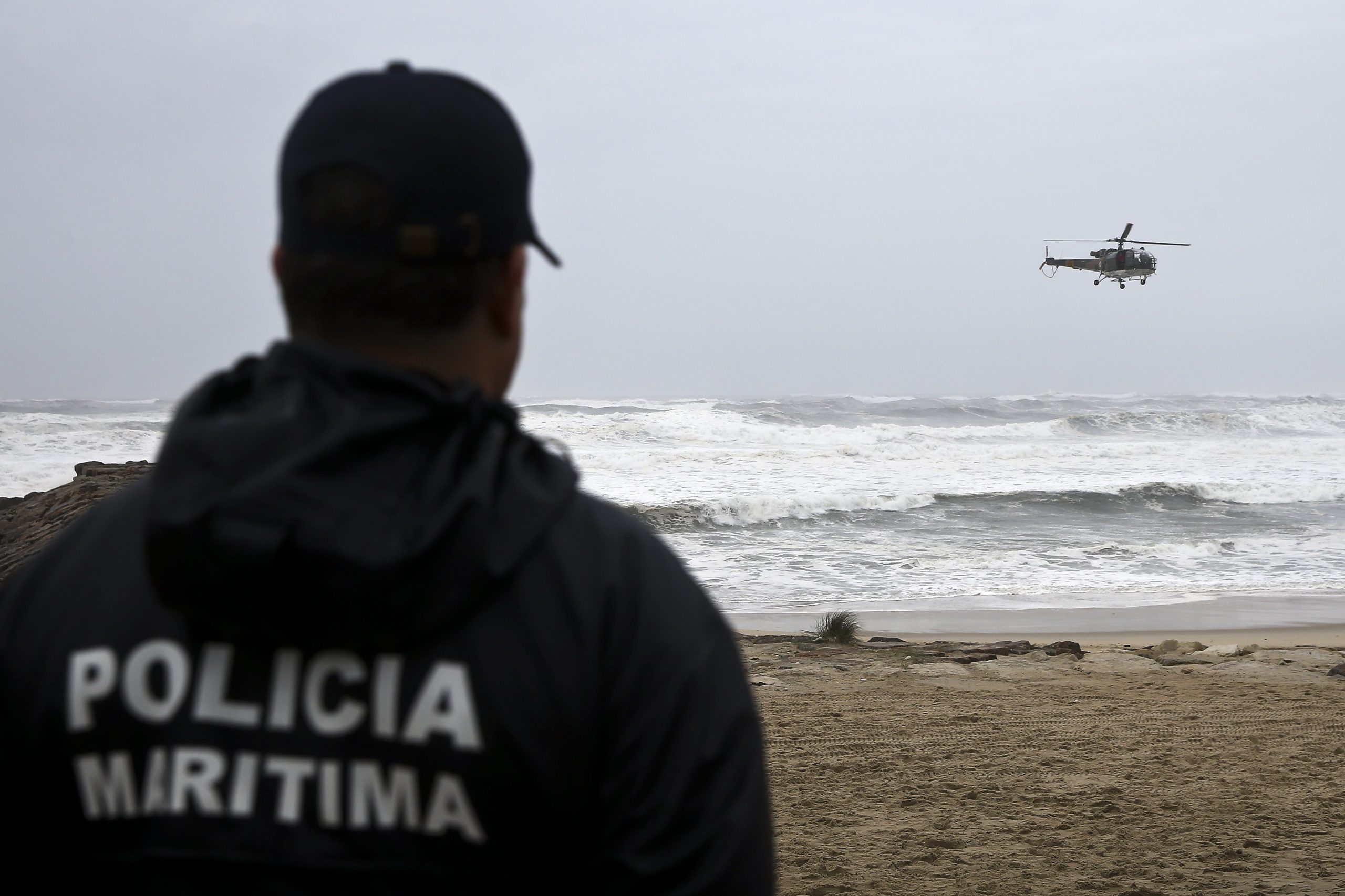Embarcação de recreio inglesa encalha na barra do porto de Vila do Conde