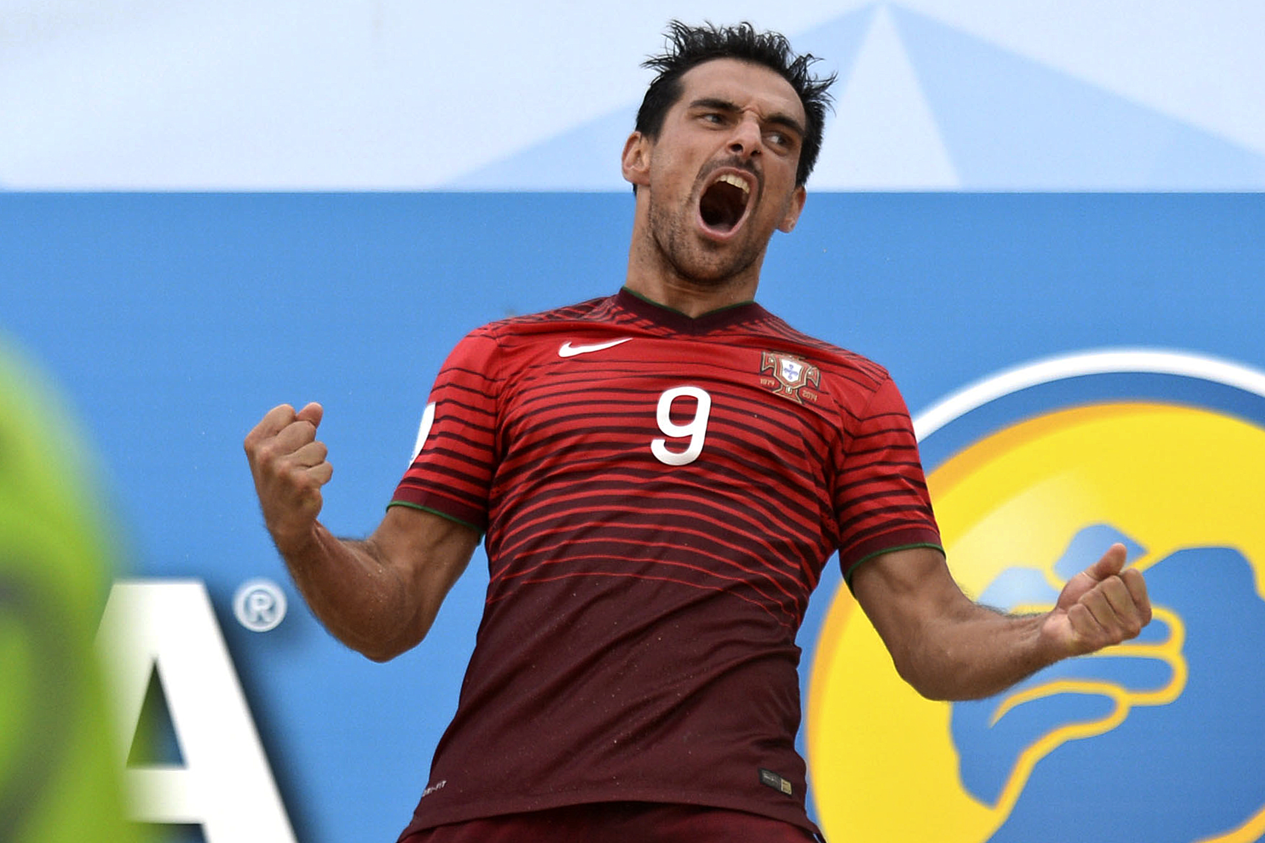 Seleção portuguesa de futebol de praia vence Suíça após prolongamento