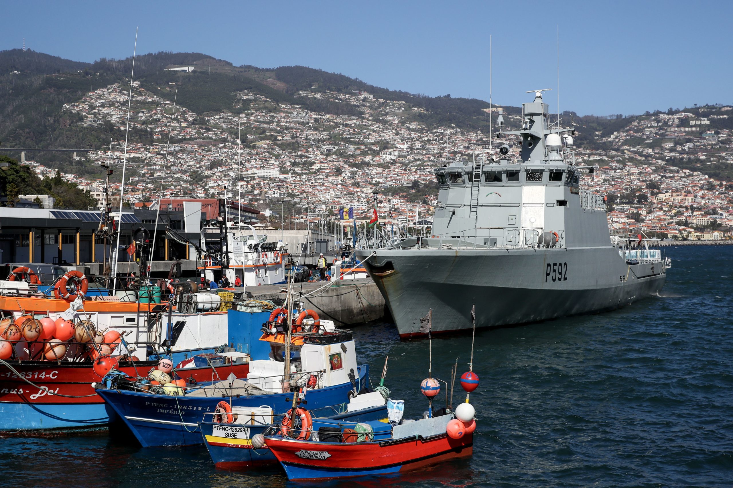 Marinha acompanhou passagem de dois navios russos ao largo da costa portuguesa