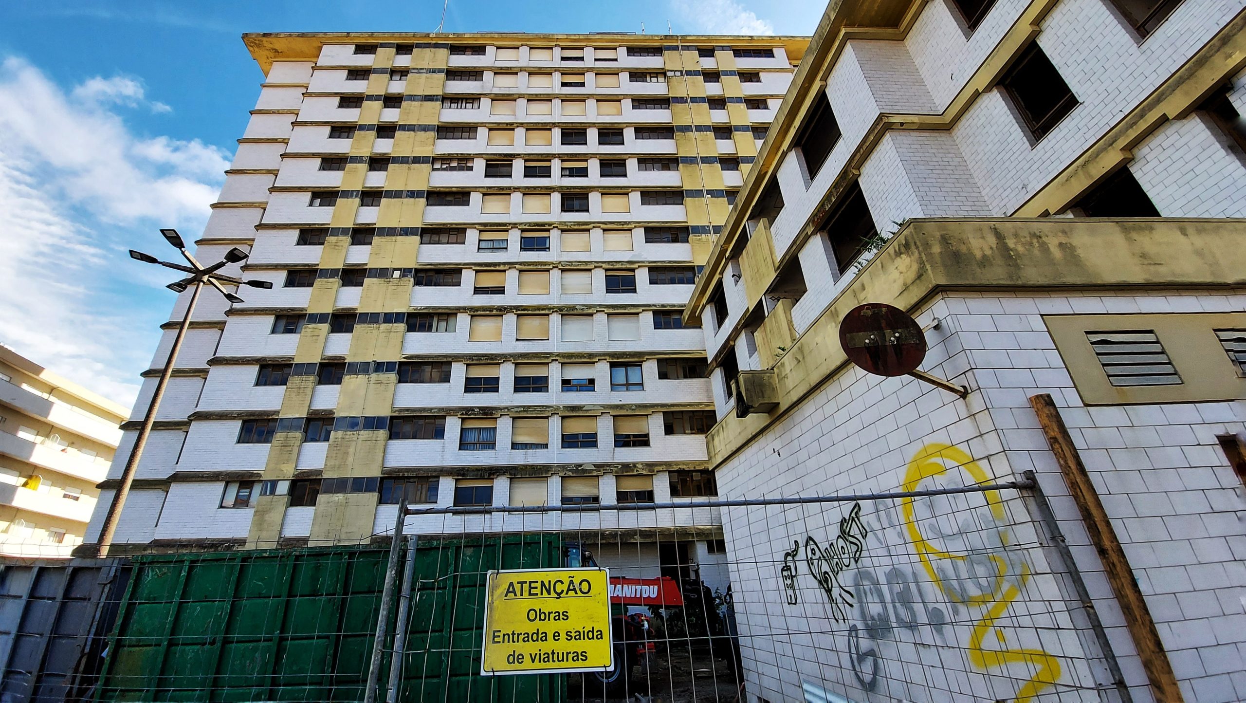 Da polémica para a ruína; da ruína para o futuro: o material da desconstrução do prédio Coutinho será reutilizado em novas obras