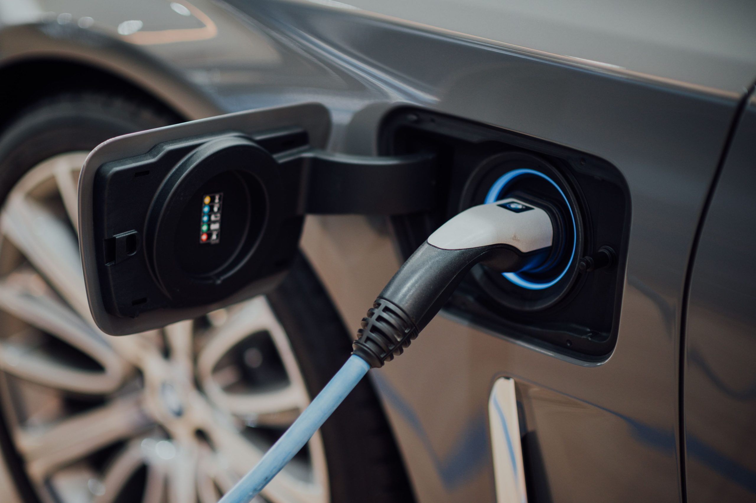 Incentivo para carros elétricos regressa: quem pode beneficiar e como?