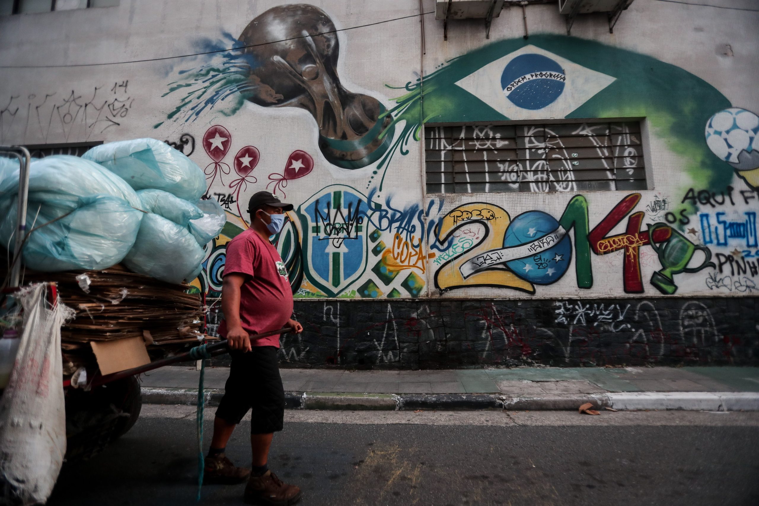Brasil: Prefeito de São Paulo defende reabertura da economia com hospitais quase lotados pela pandemia