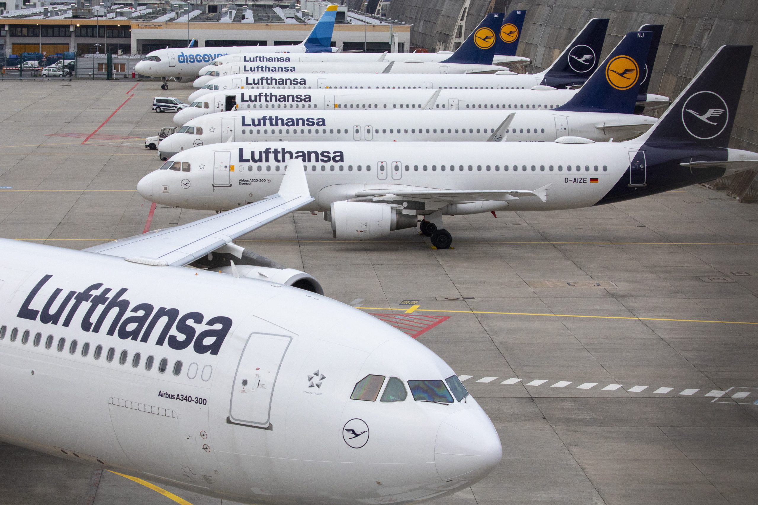 Bruxelas abre investigação a ajuda estatal alemã de 6 mil milhões de euros à Lufthansa na pandemia