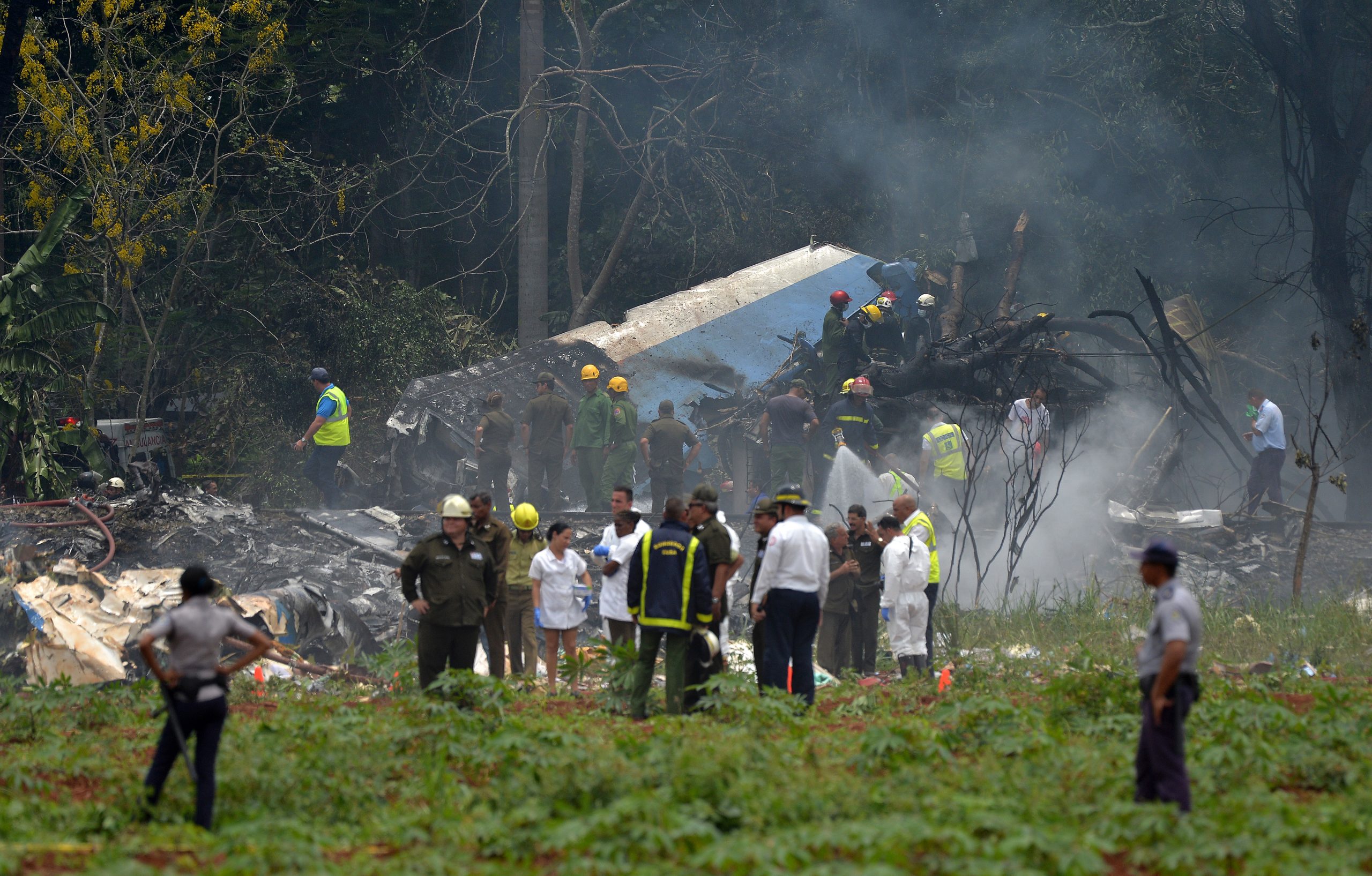 Avião comercial despenha-se ao descolar de Havana. Pelo menos três pessoas sobreviveram