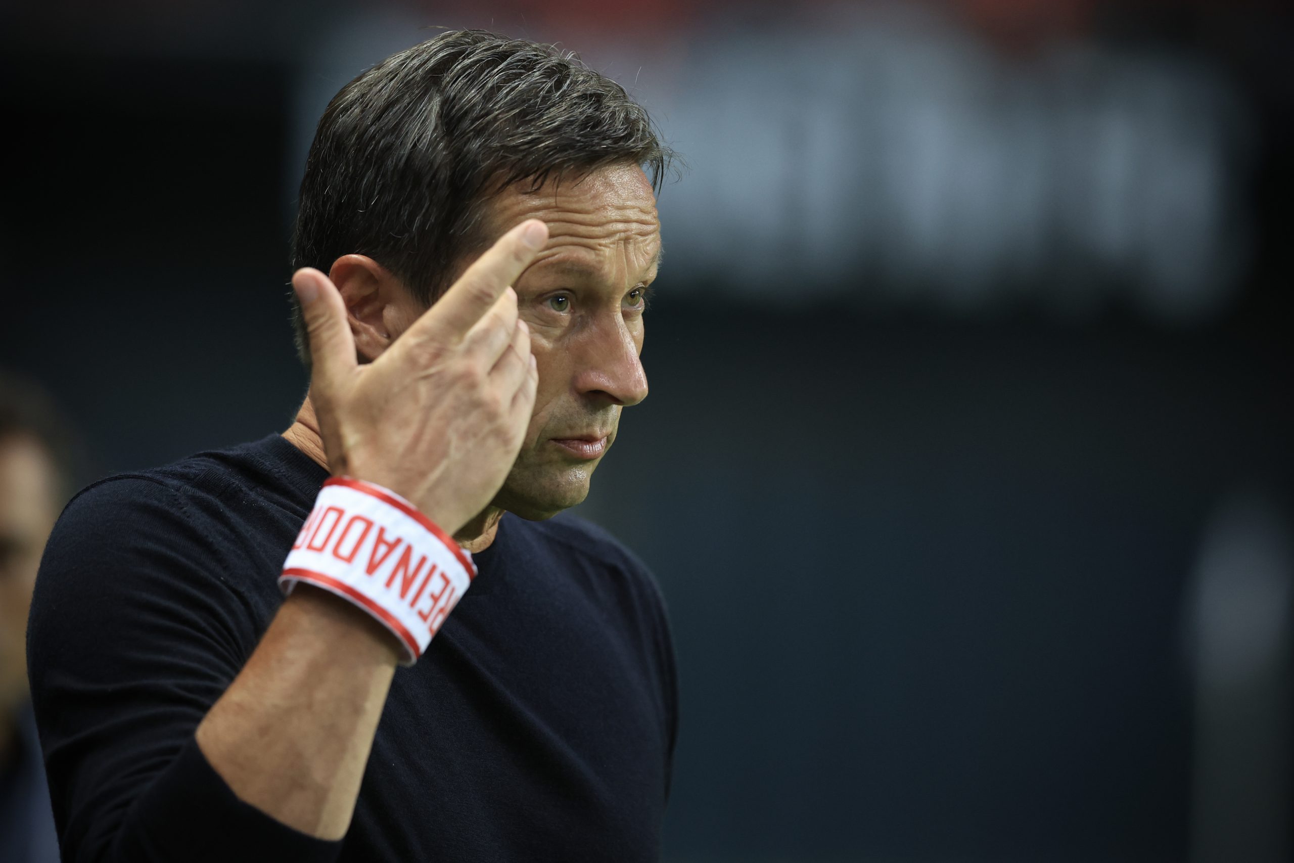 O futuro de Roger Schmidt tem sido discutido no Benfica, mas “é com ele que vão dar a volta por cima”. O problema? “Talvez a intensidade”