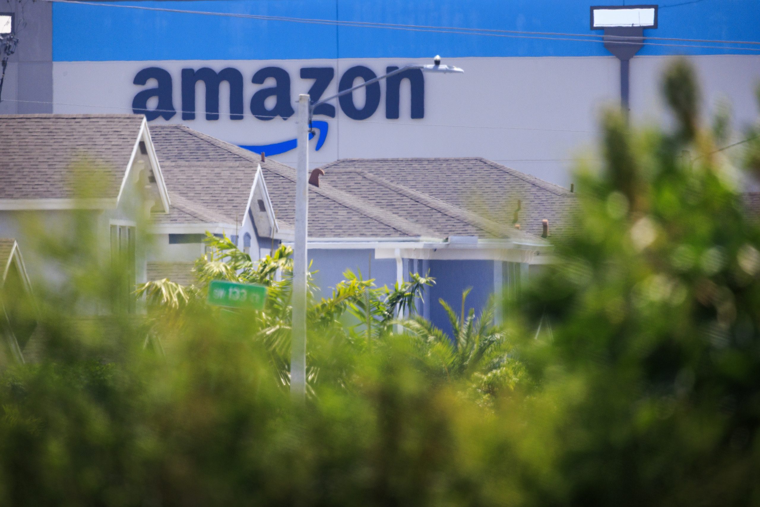 Amazon vai cortar 16 mil postos de trabalho após email enviado por engano