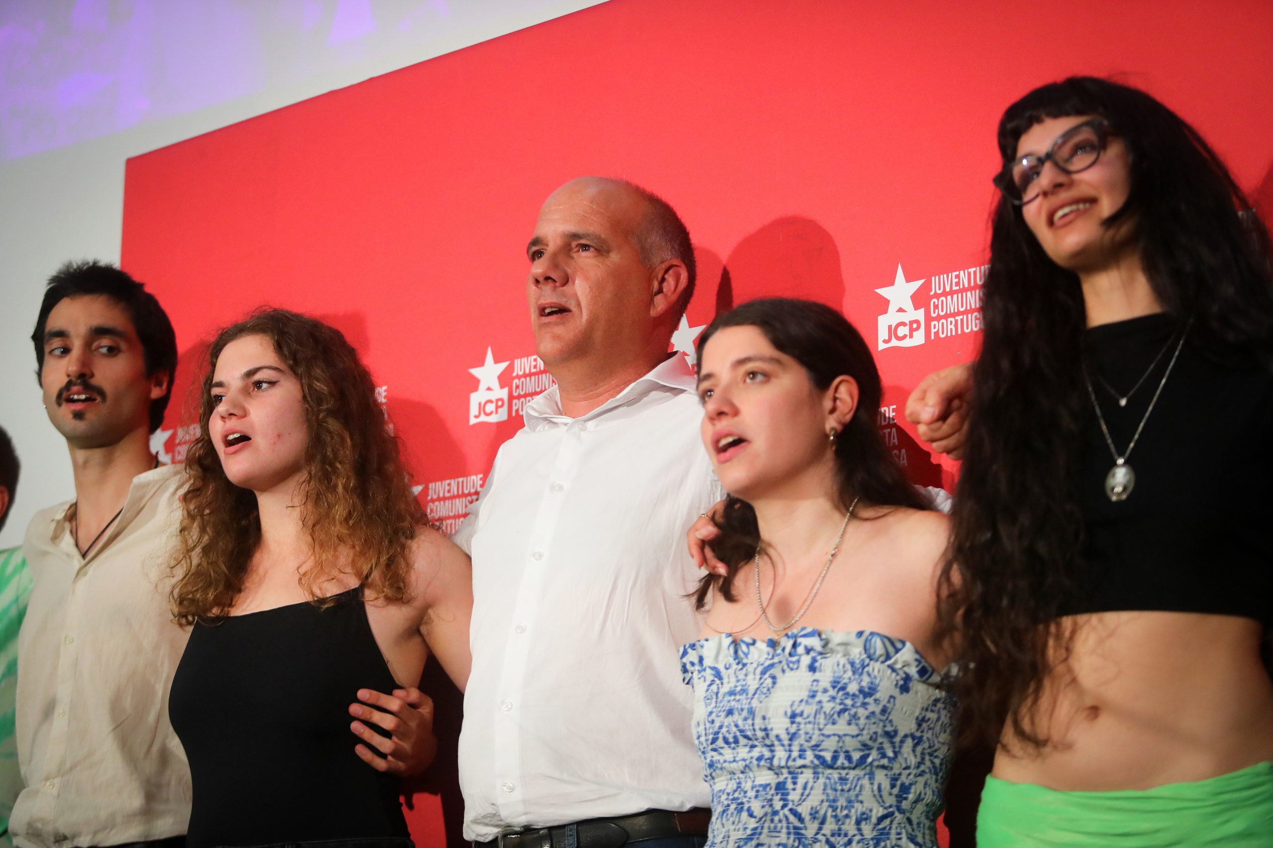 “Deixem-se de tricas e tratem de resolver os problemas do País”, diz PCP