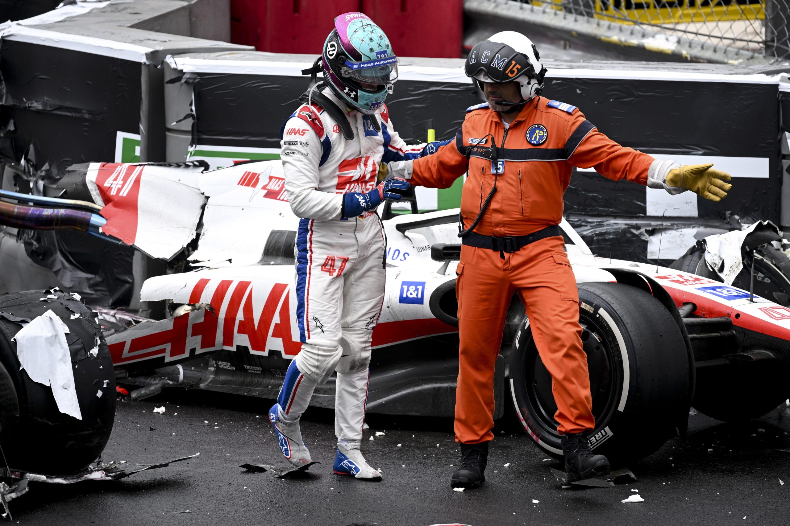Fórmula 1: Carro de Schumacher ficou partido ao meio