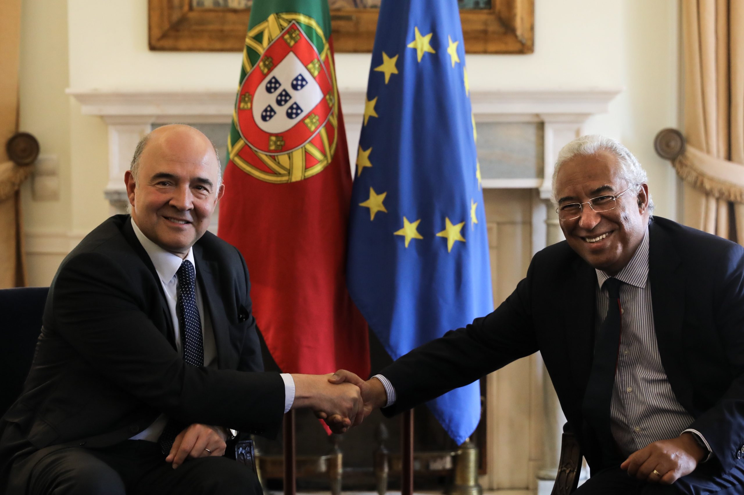 Moscovici ficará “encantado” se António Costa, o seu “bom amigo”, voltar a tweetar