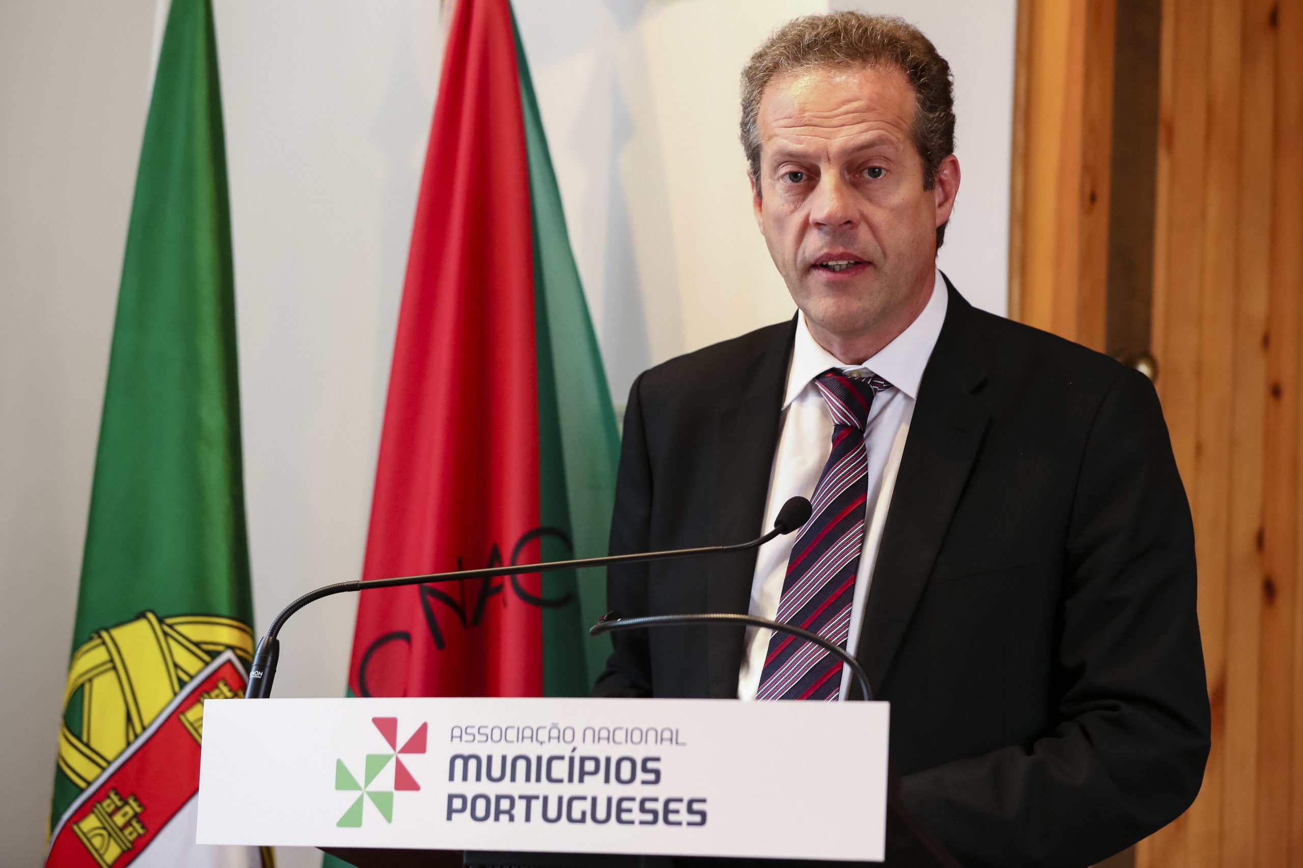 Ainda em “reflexão”, Ribau Esteves diz que “sucesso” da sua carreira “permite ponderar ser candidato” à liderança do PSD