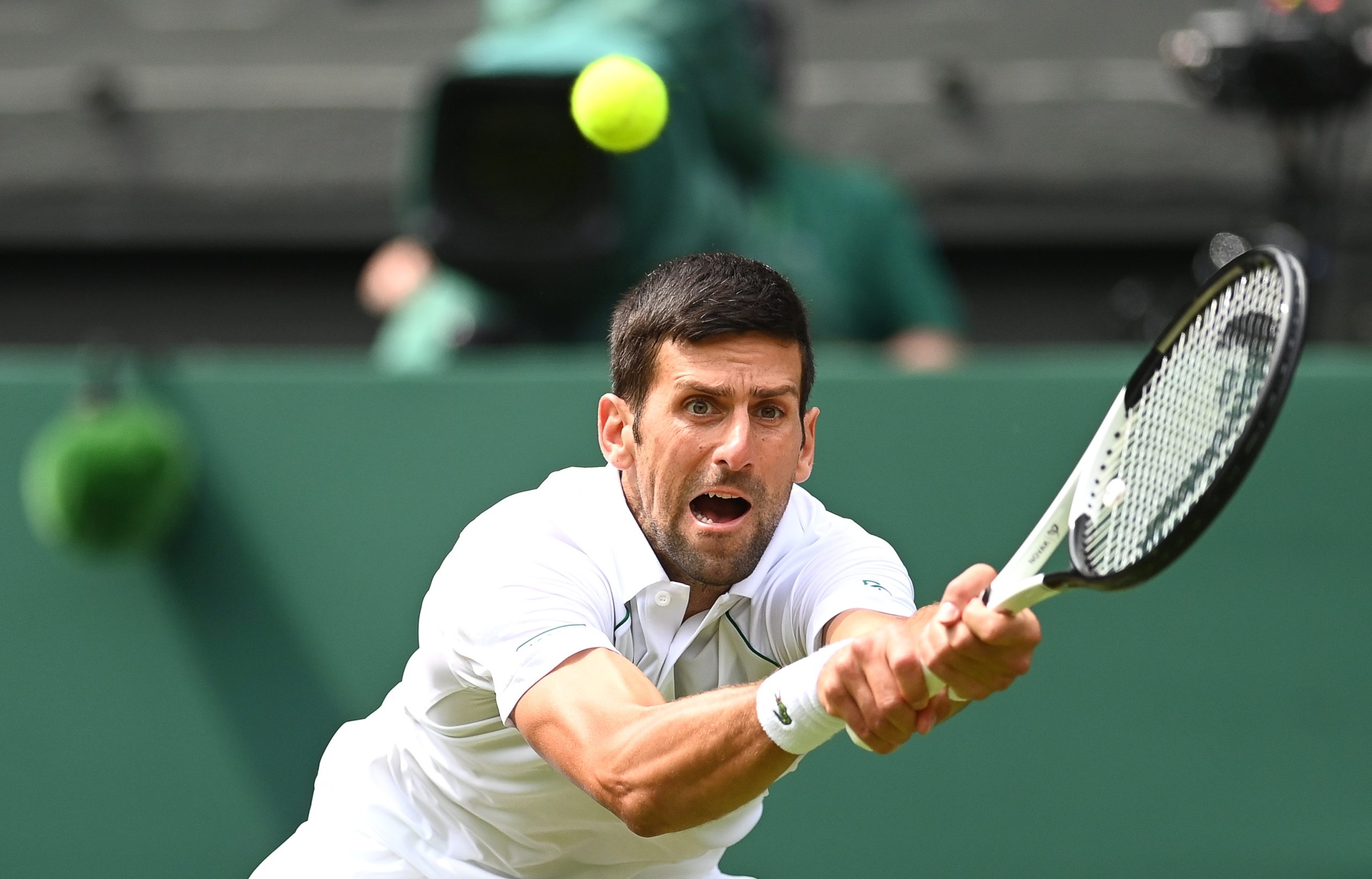 Novak Djokovic apura-se para a terceira ronda de Wimbledon
